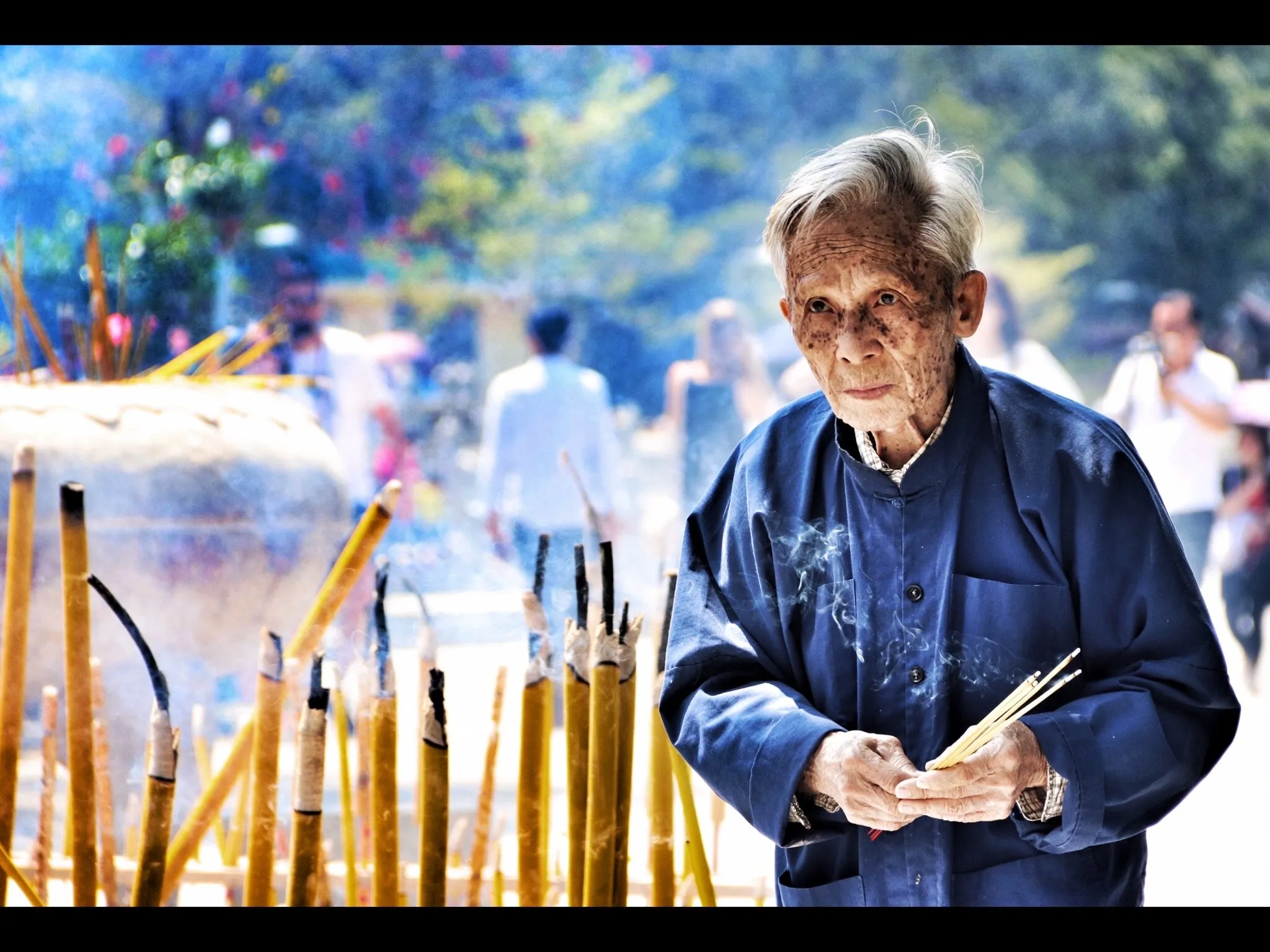 Temple offering in Lantau