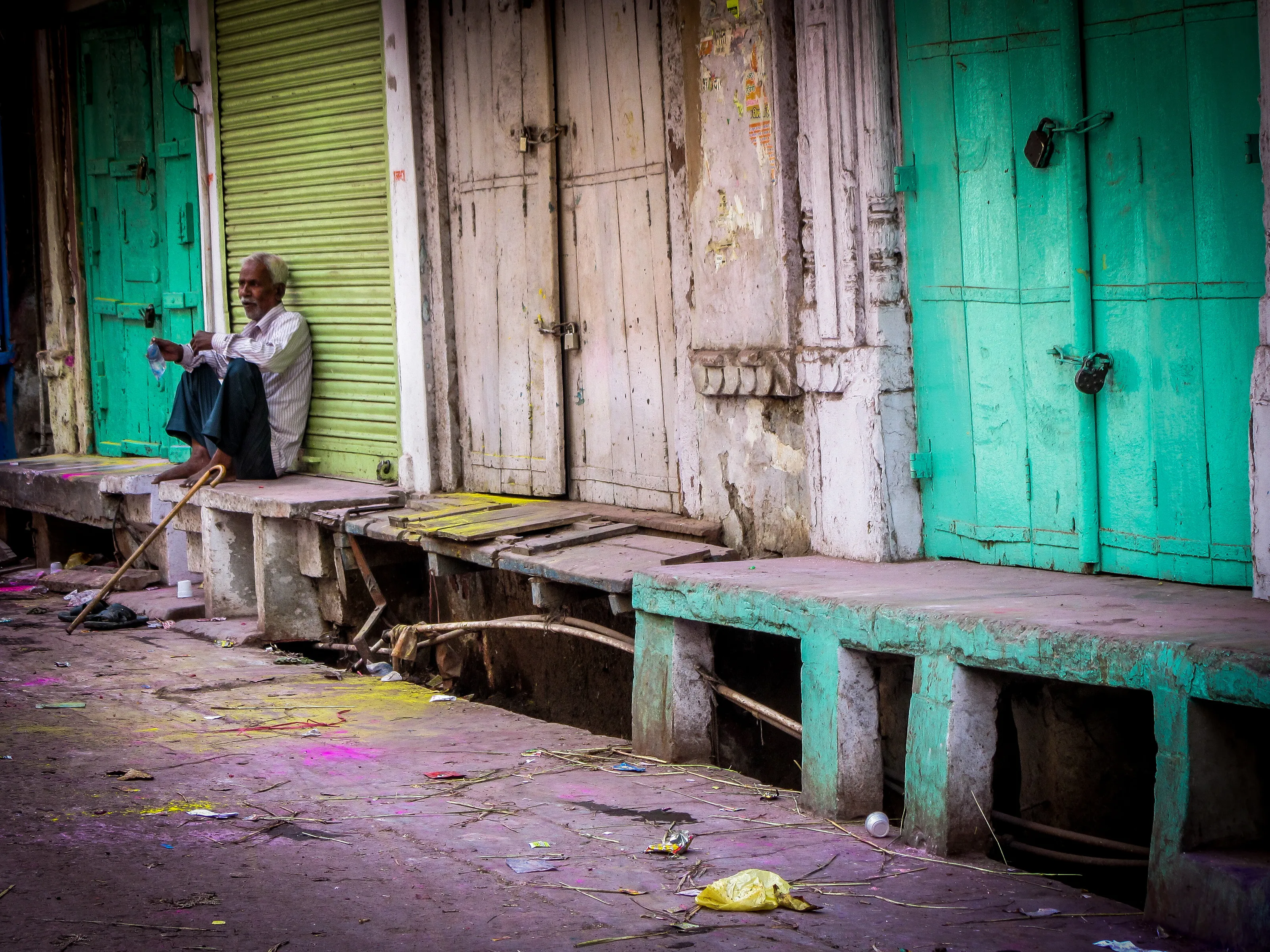 Holi Doors