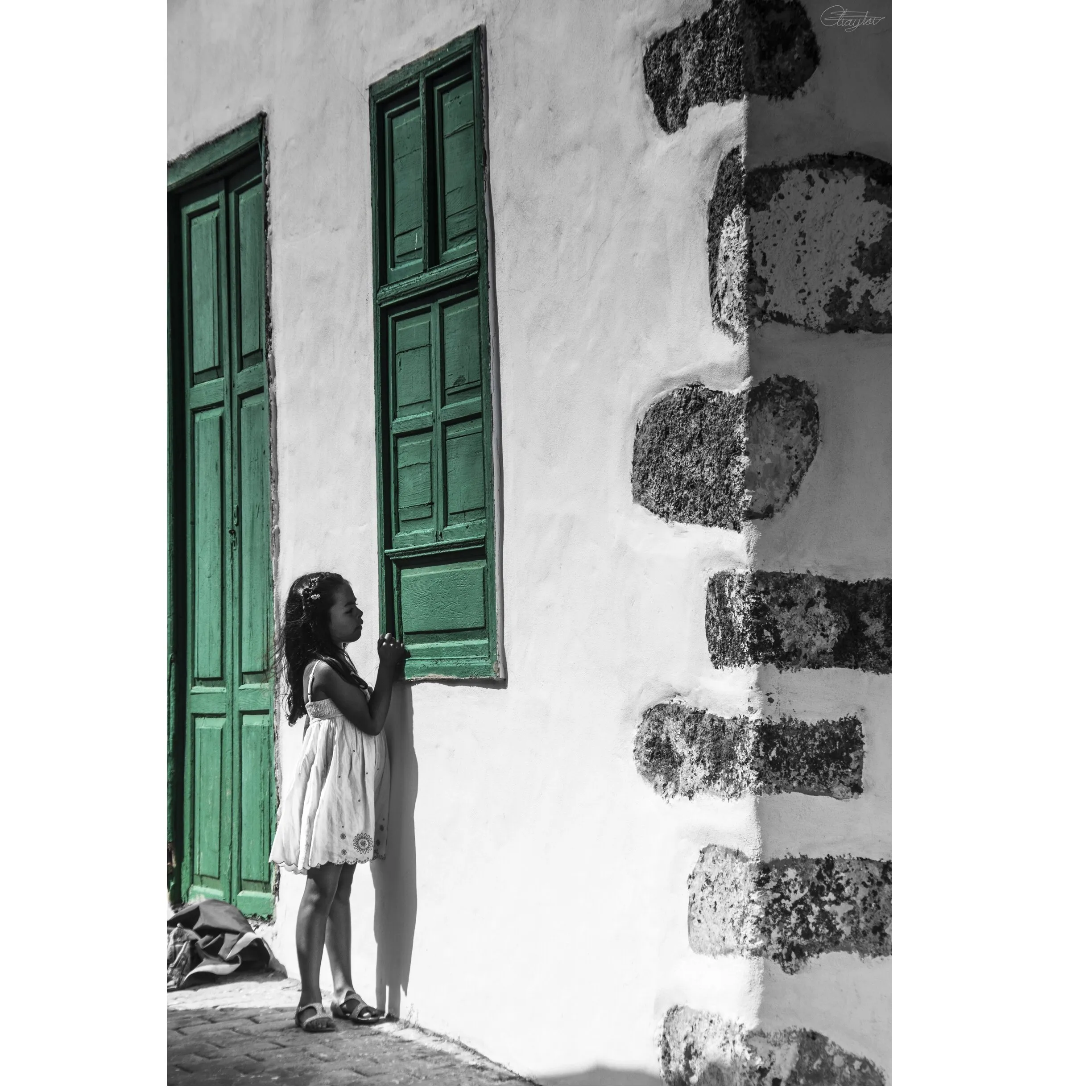 Lost girl in the Market