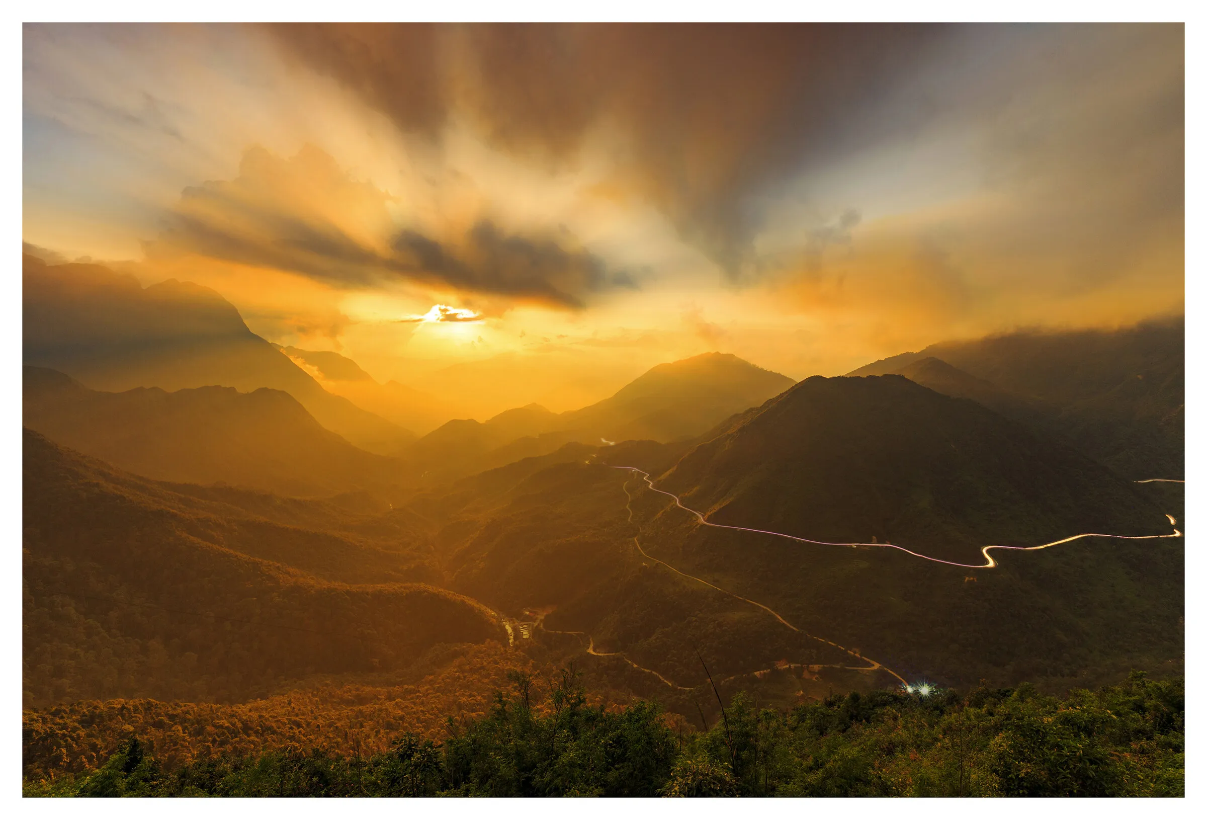Sunset in O Quy Ho pass.