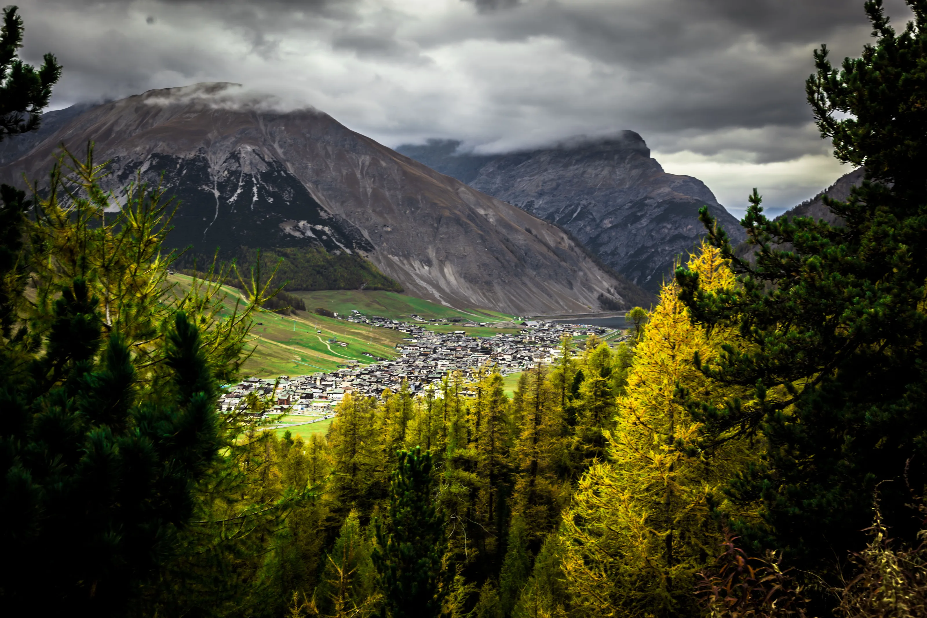 Glimpses of early autumn
