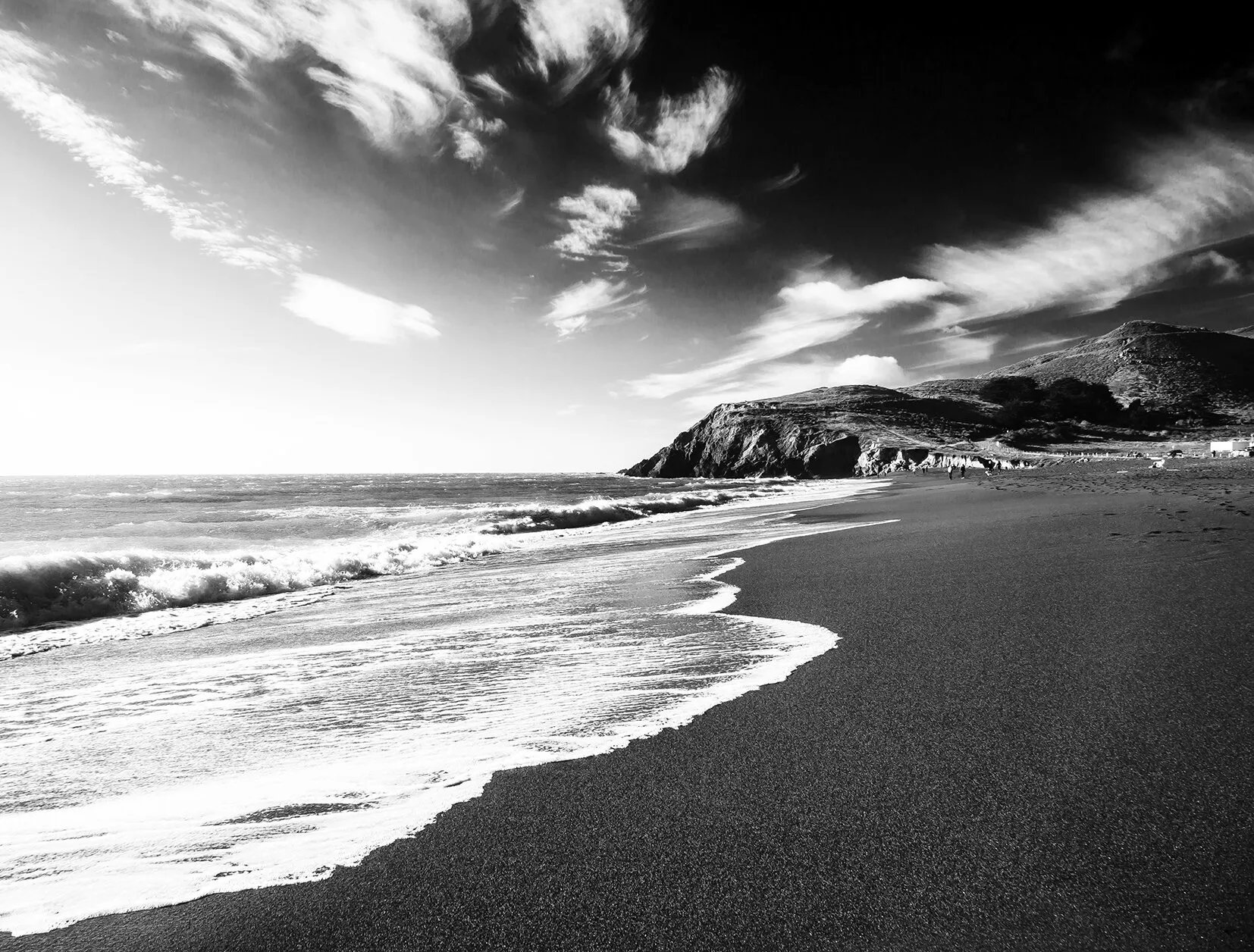 The opportunities of life are like waves, come and go, looking for the best coast.