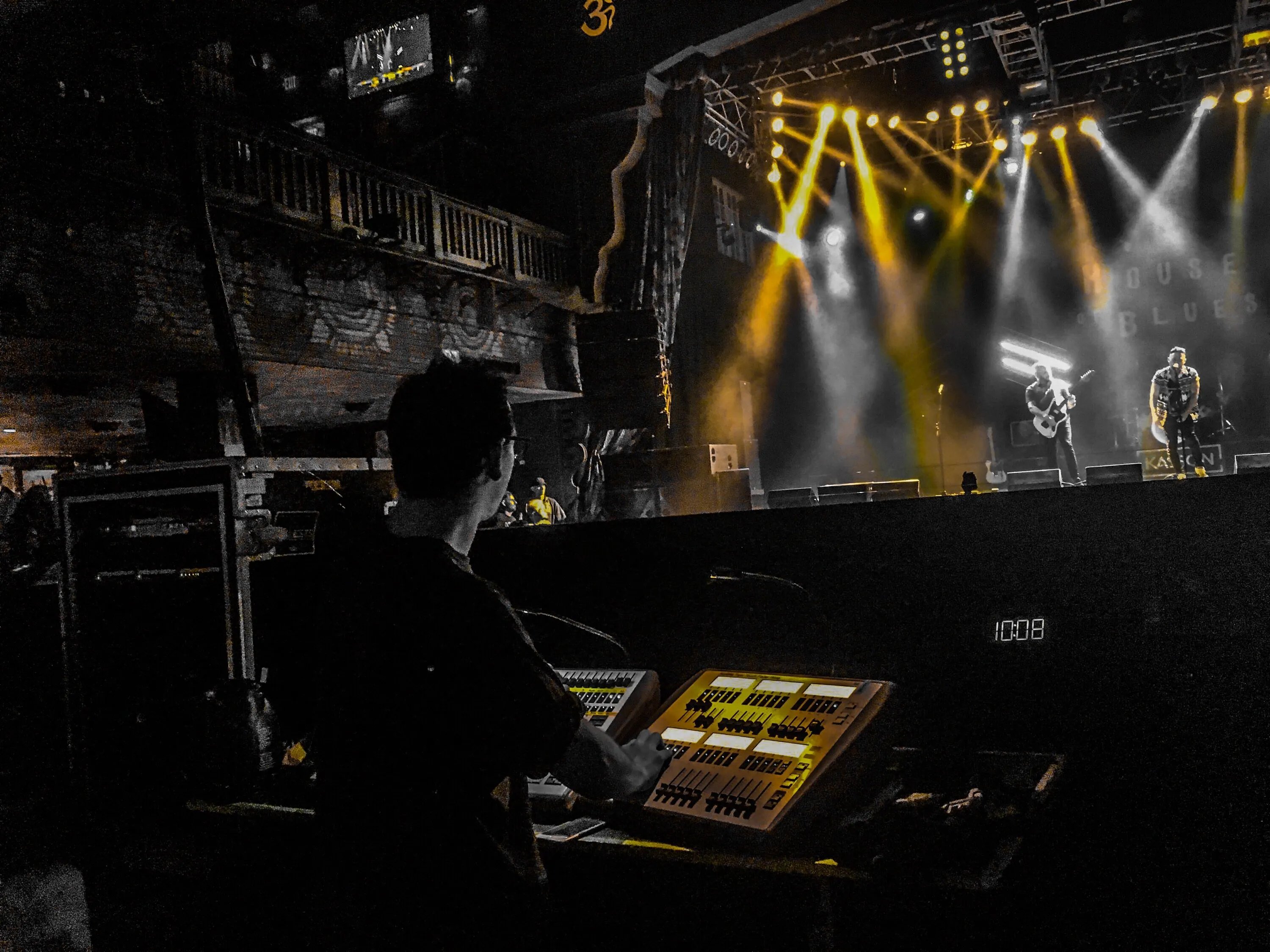 Lighting Tech and Crowd