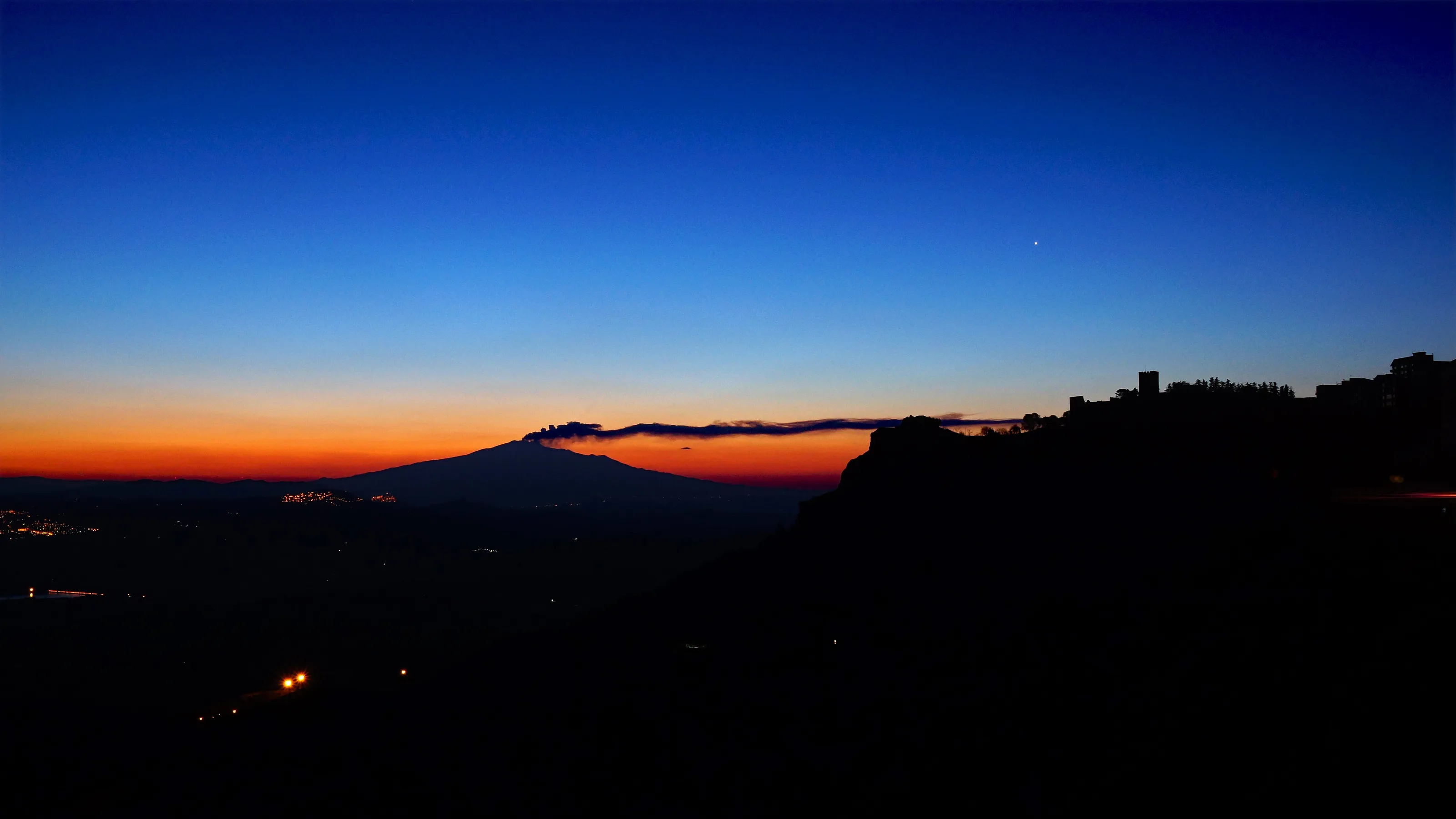 Punto del giorno sull’Etna visto da Enna - Sicilia
