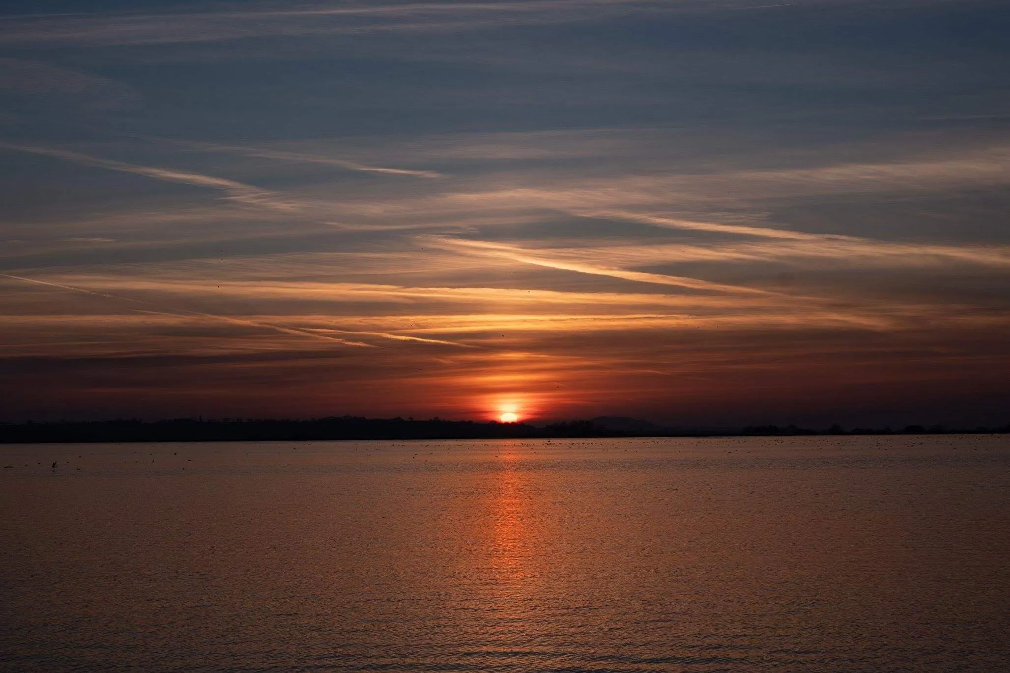 The simplistic sunset over Cheddar Reservoir
