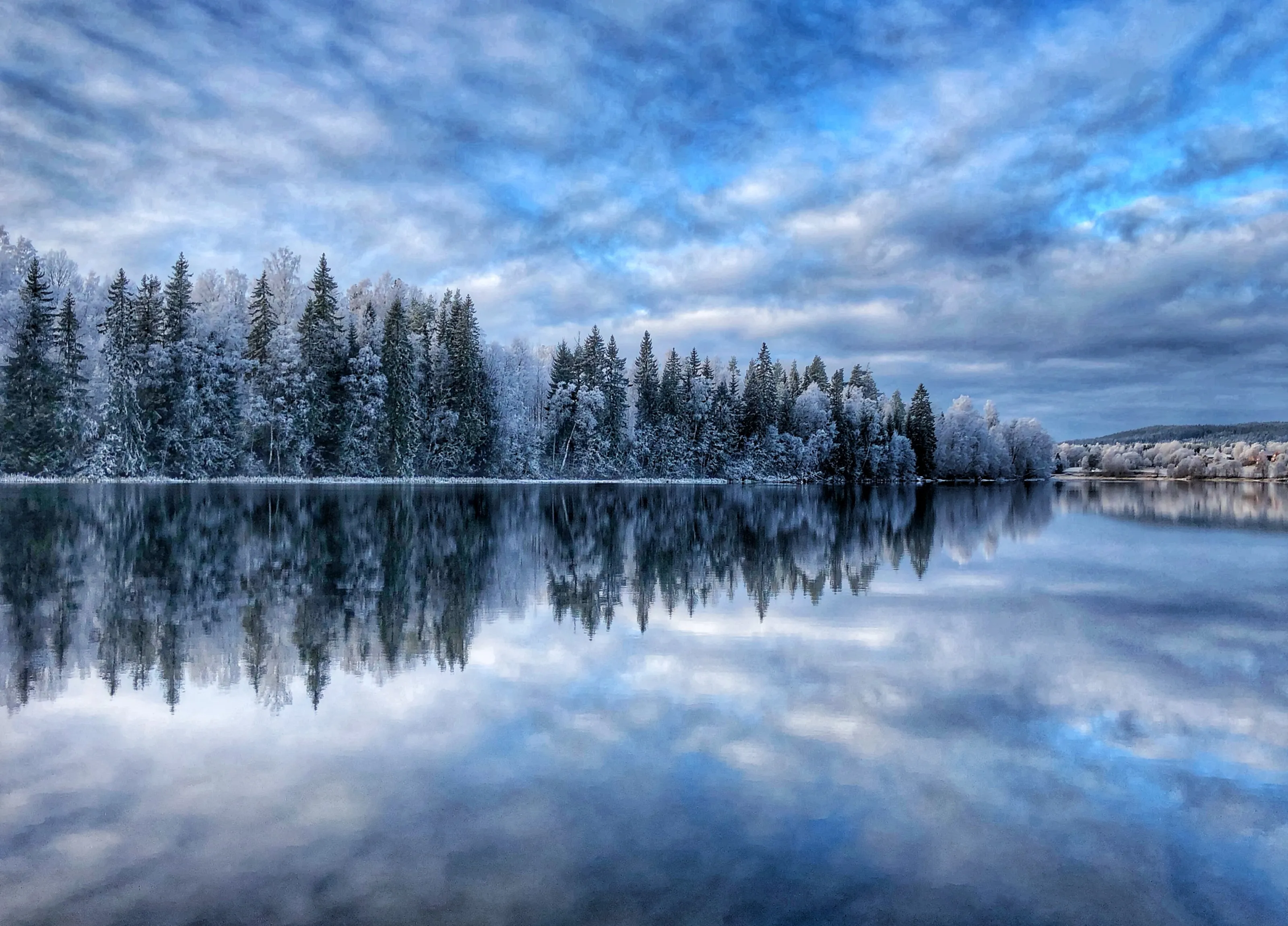 Bergmans Brygga Blue and White