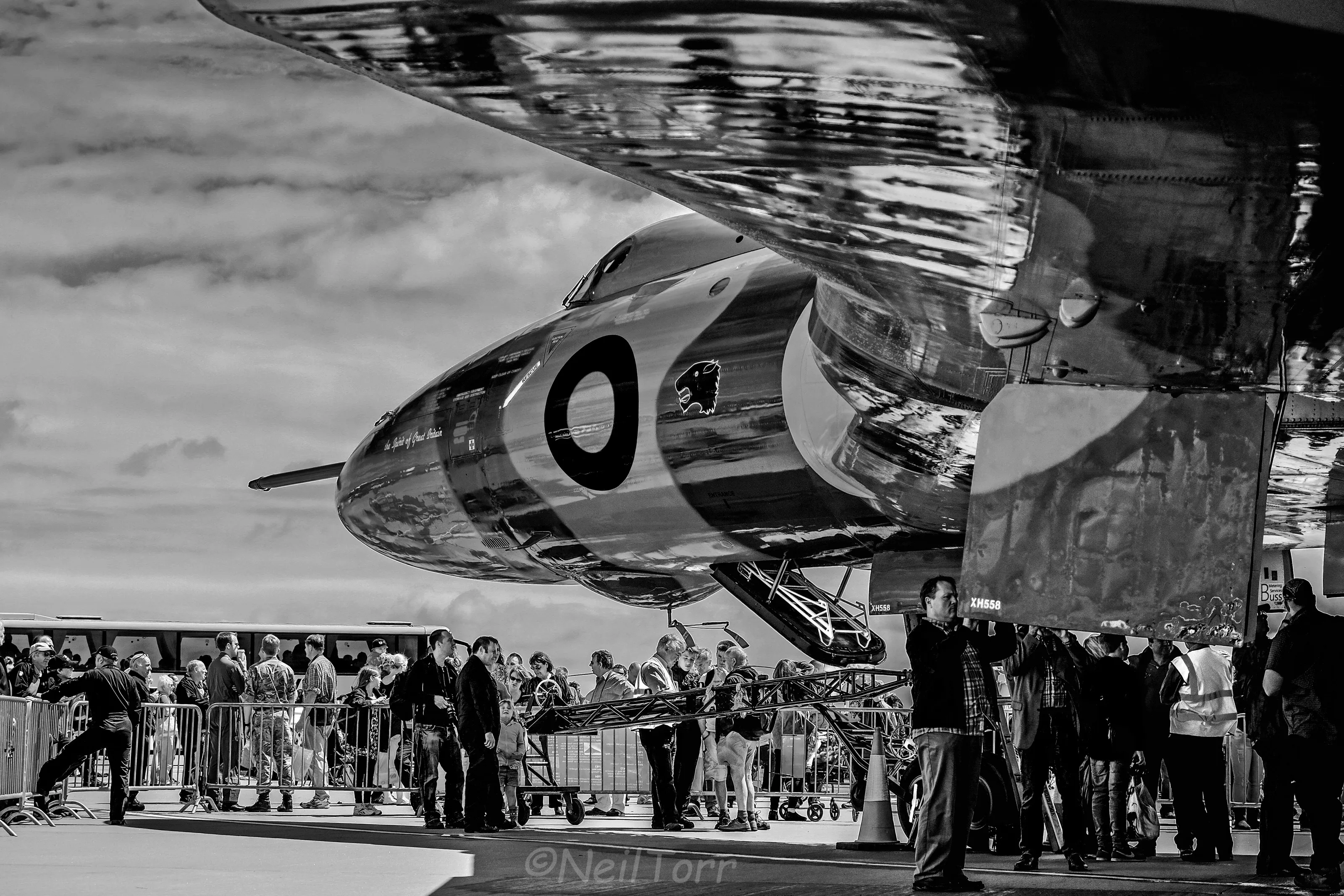 XH558 Under the Wing