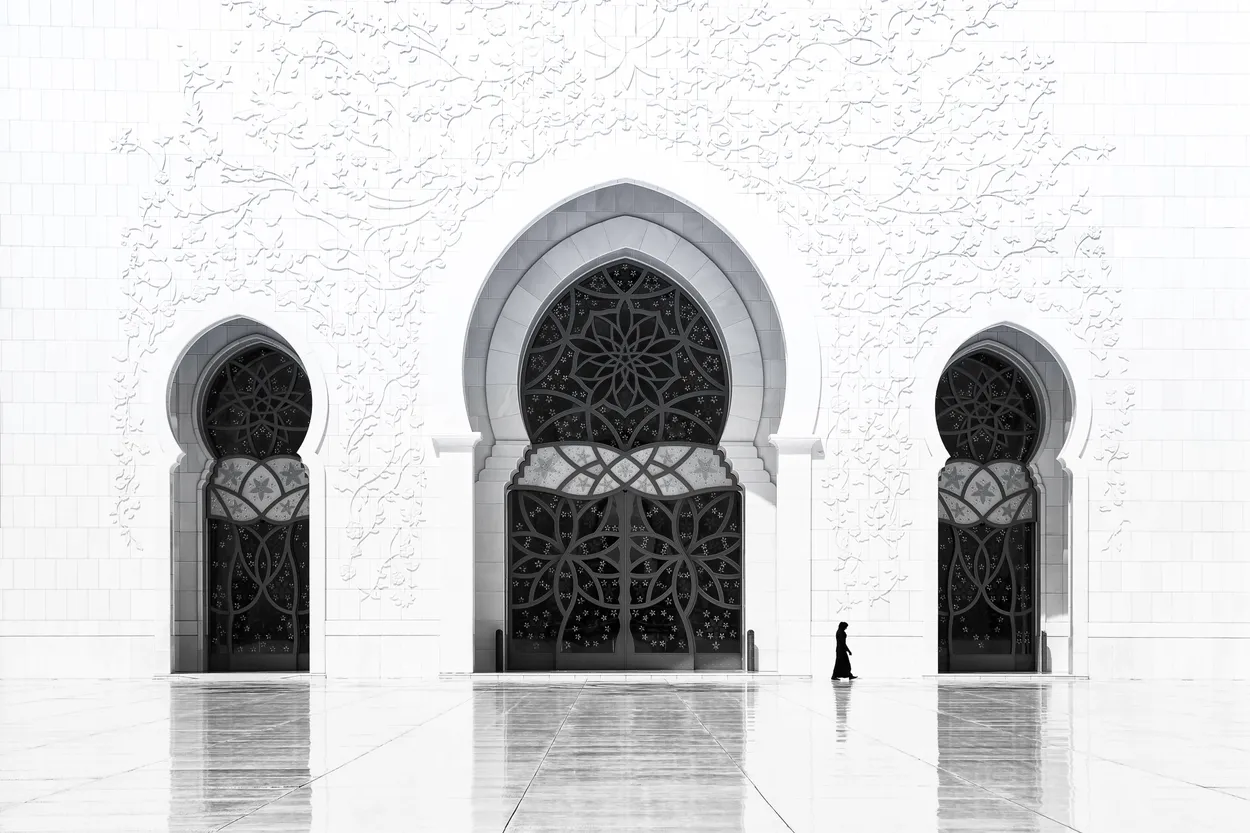 Lady in Black - Sheikh Zayed Grand Mosque