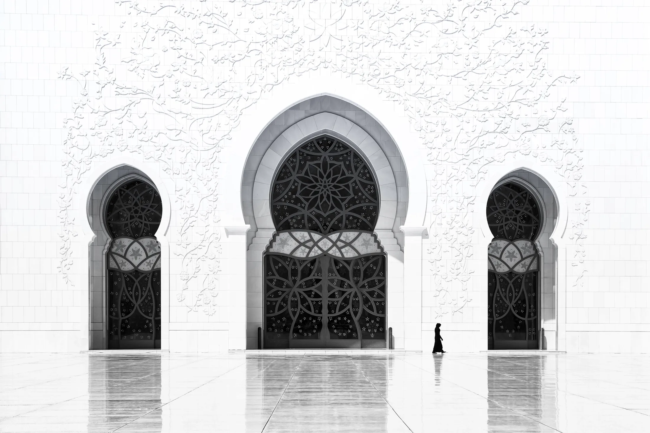 Lady in Black - Sheikh Zayed Grand Mosque