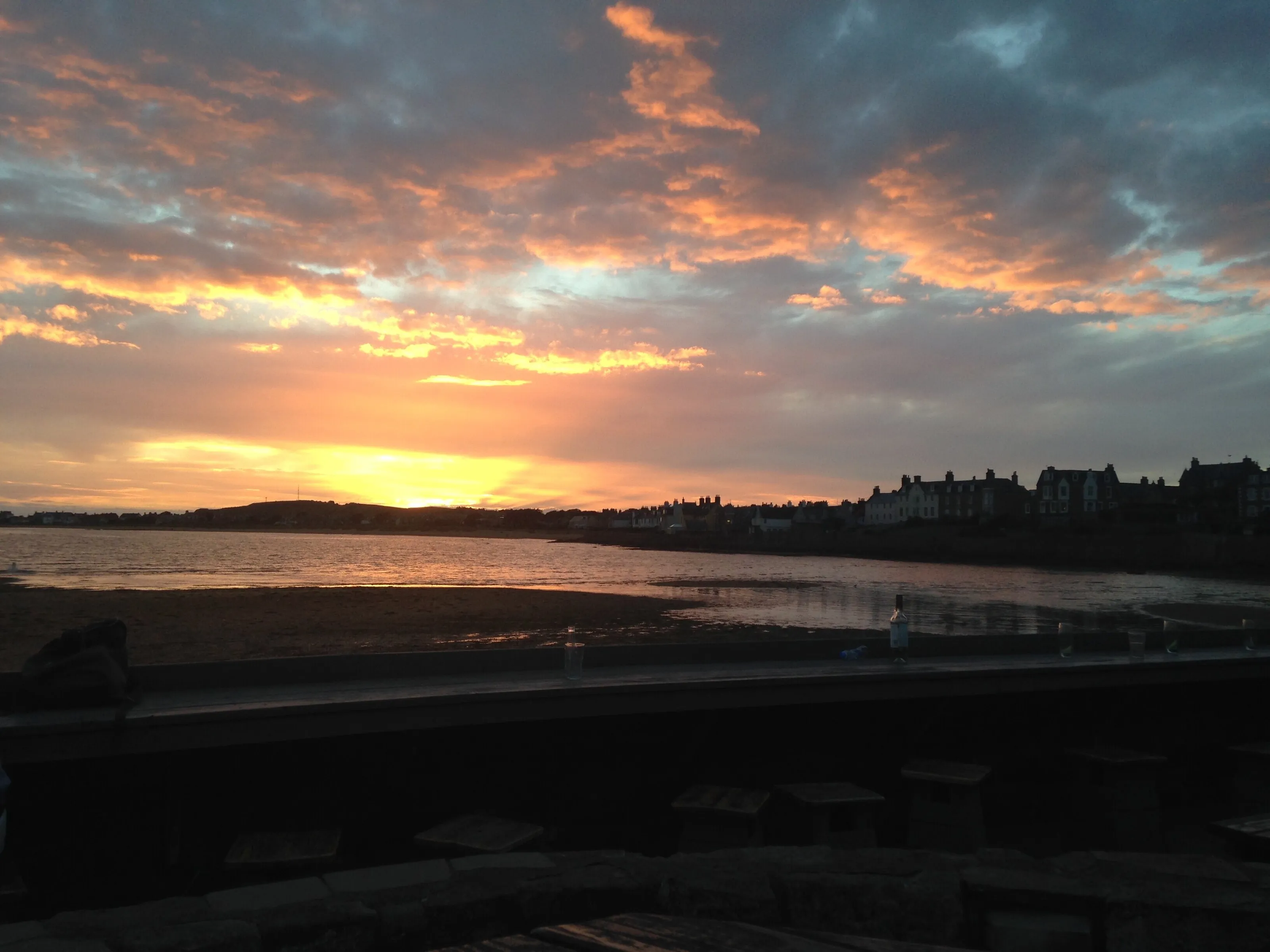 Elie by night