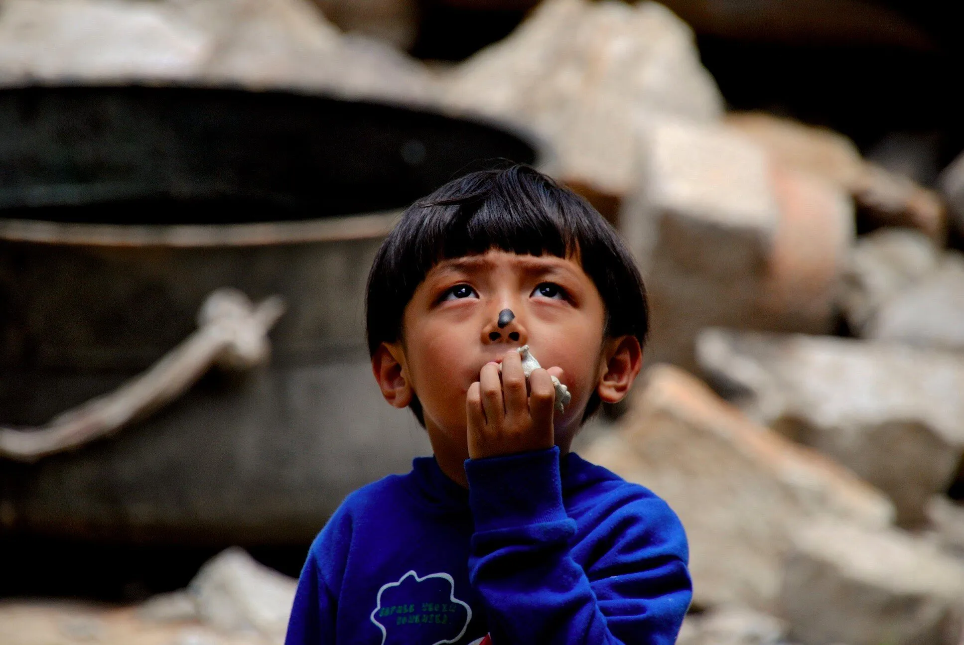 Praying tibetan kid