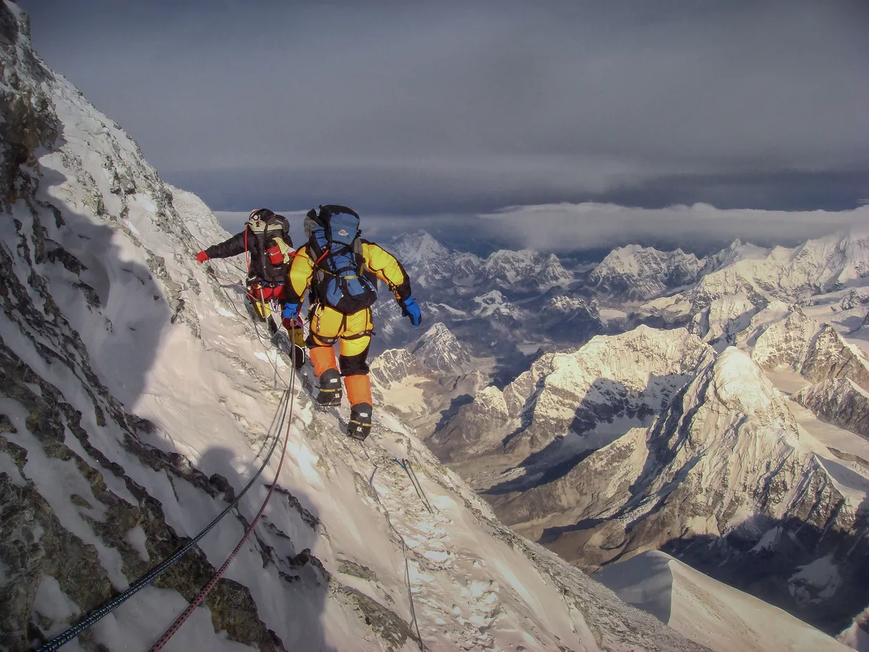 Traversing the Everest Summit Pyramid