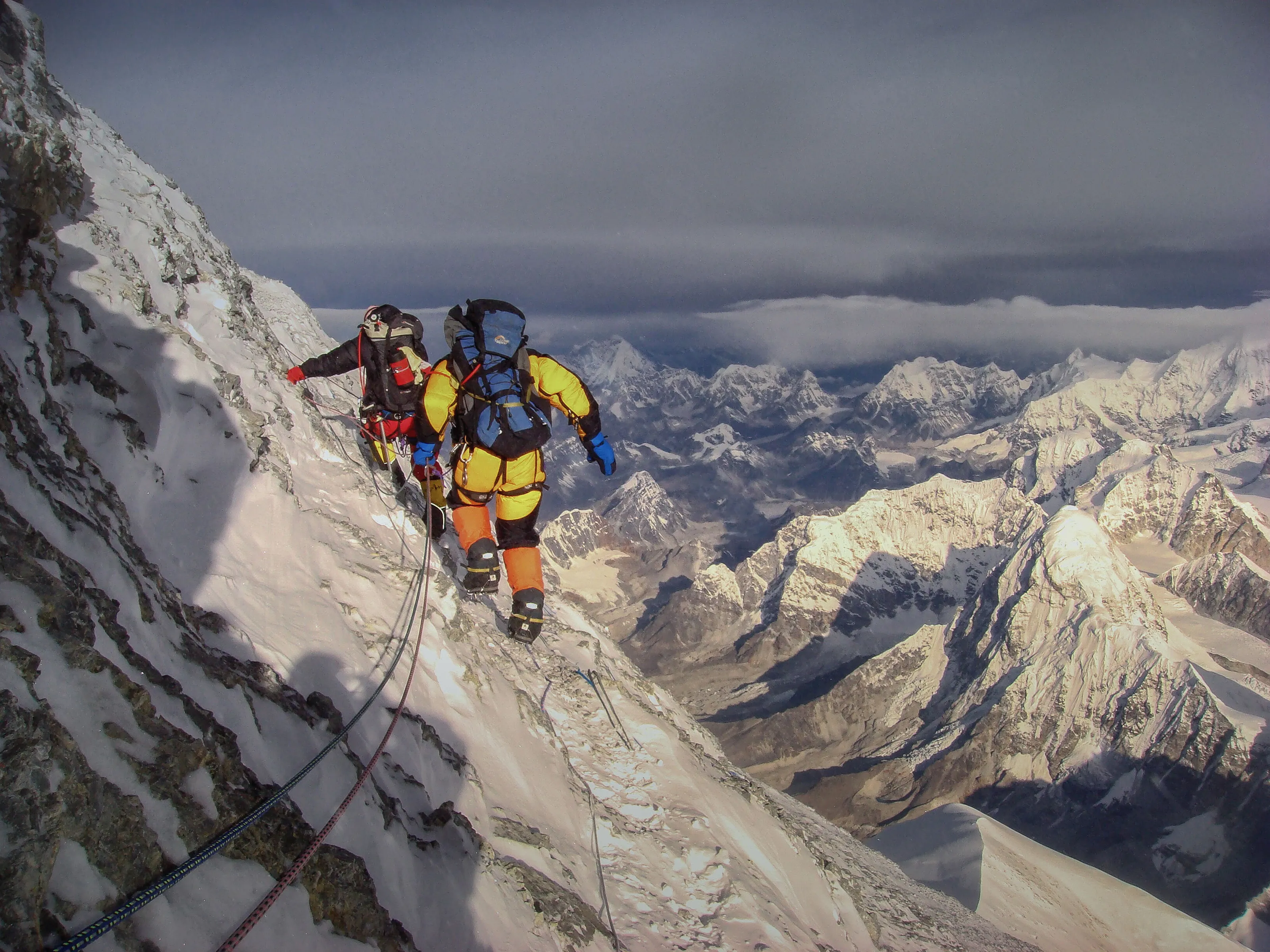 Traversing the Everest Summit Pyramid
