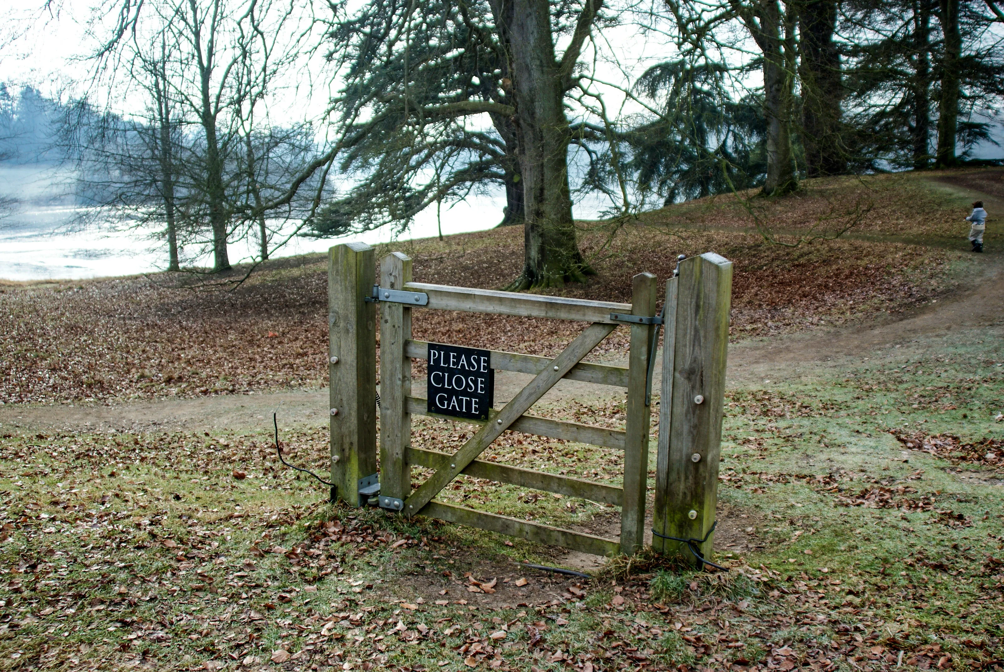 Please Close Gate?