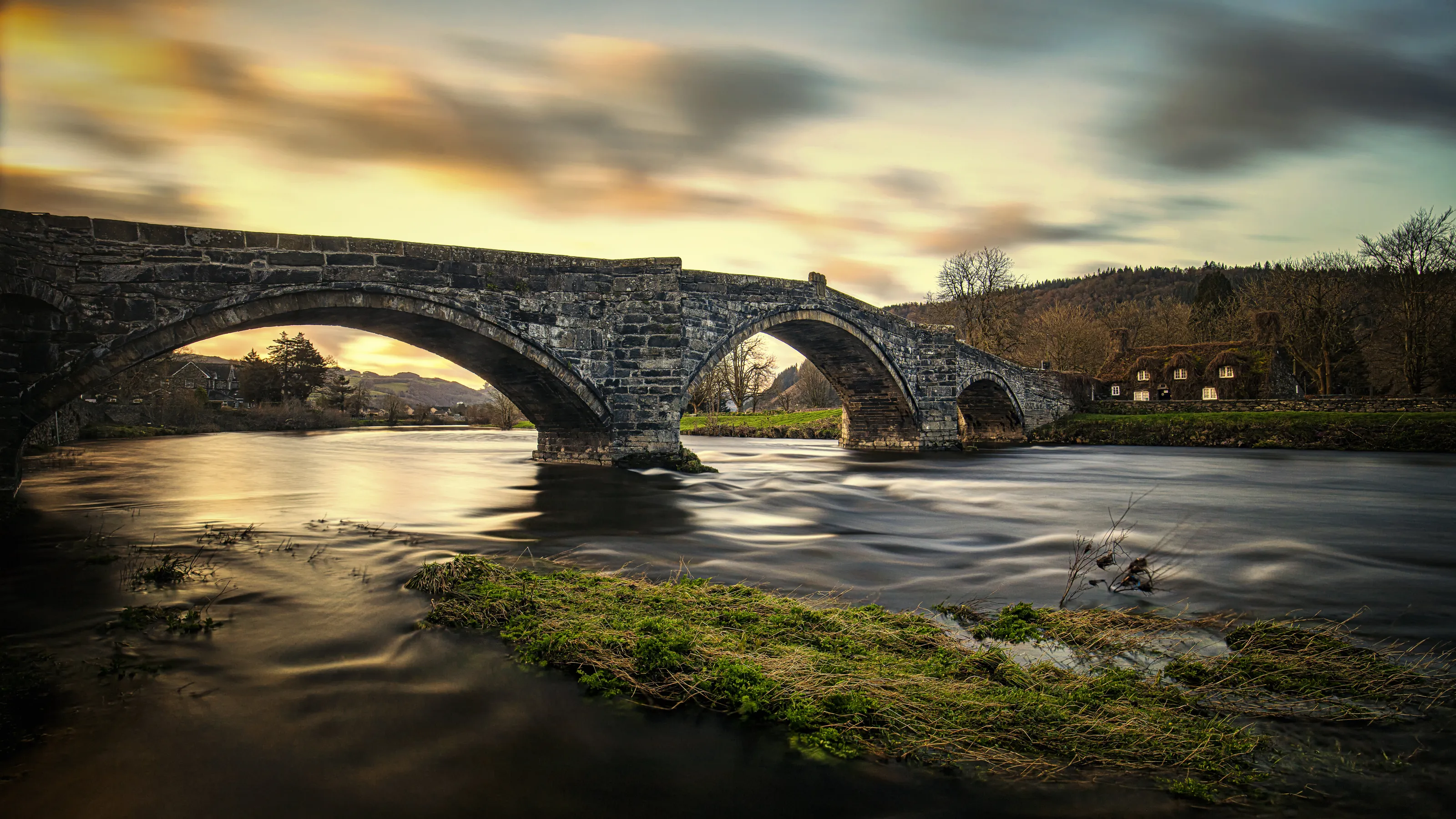 Llanwst bridge sunrise