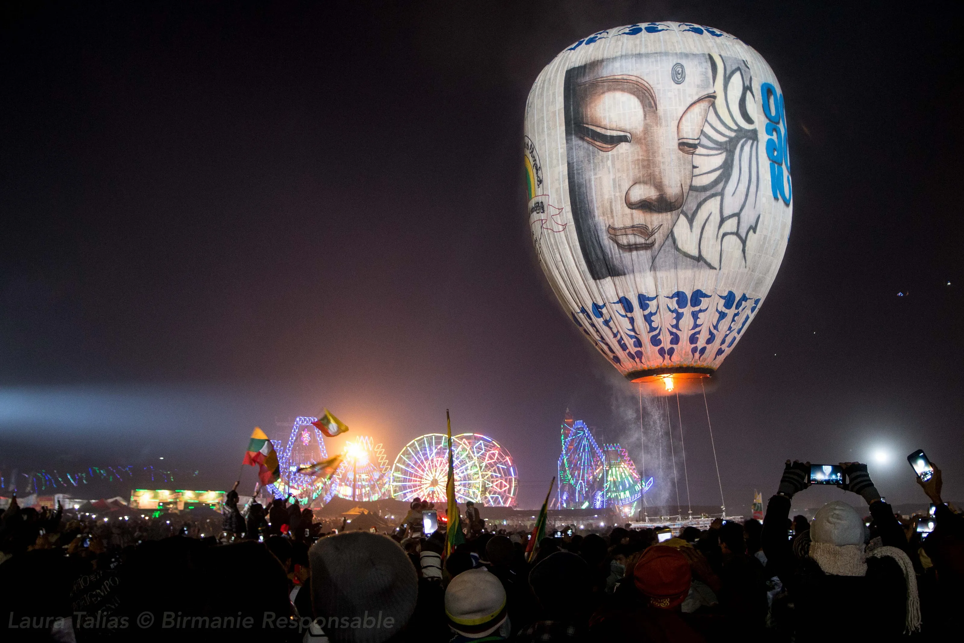 Bouddha flies at the hot air balloon festival