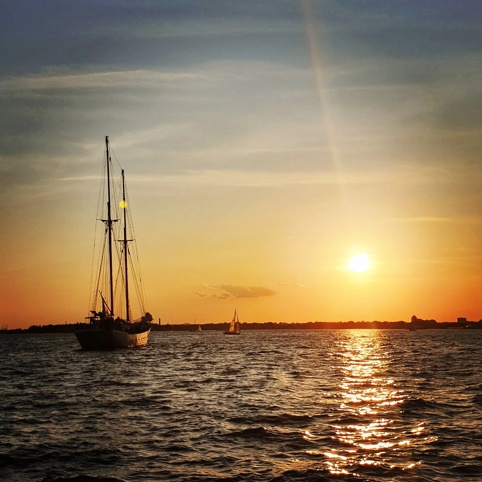 Evening voyage on the Hudson