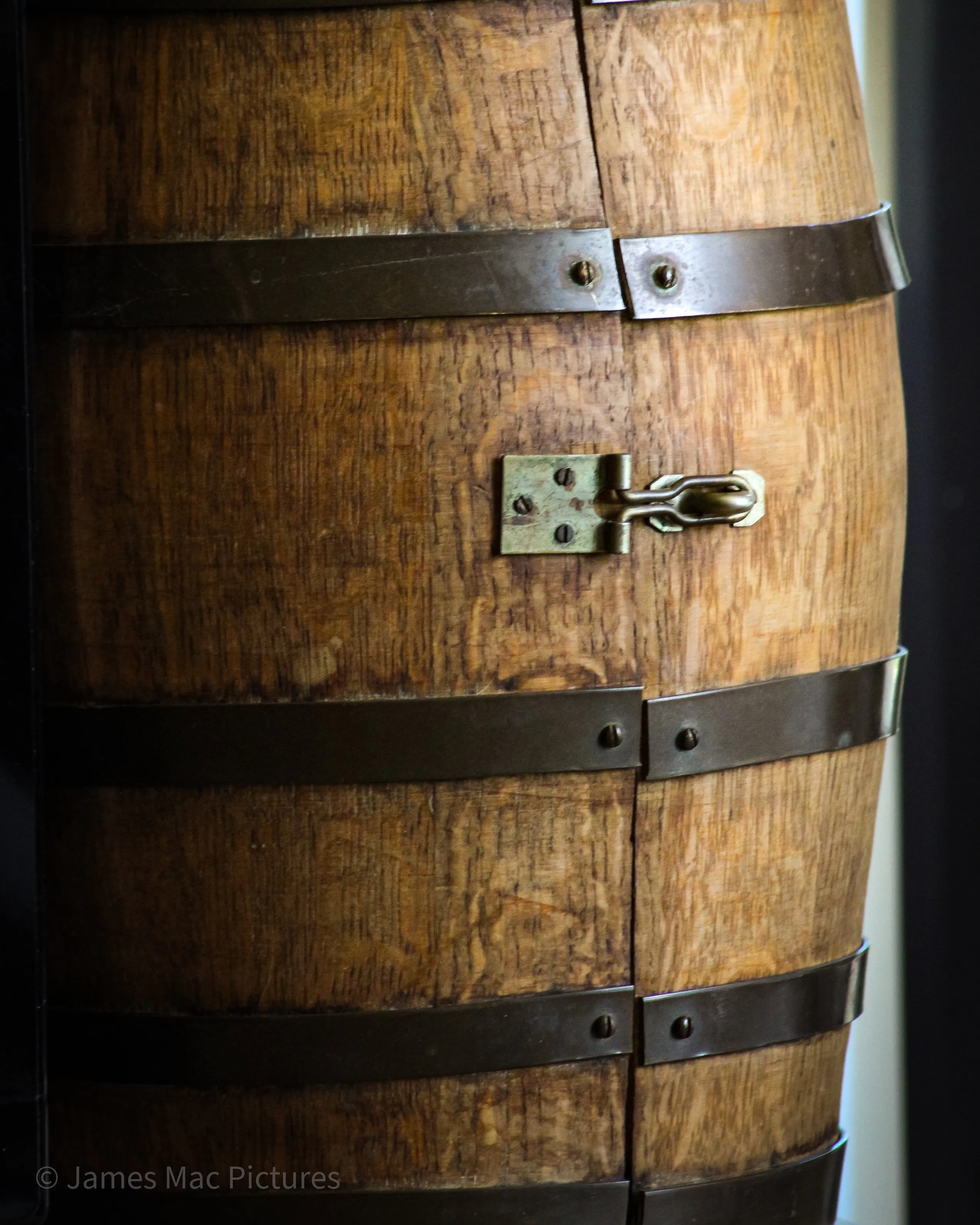 The old wooden barrel