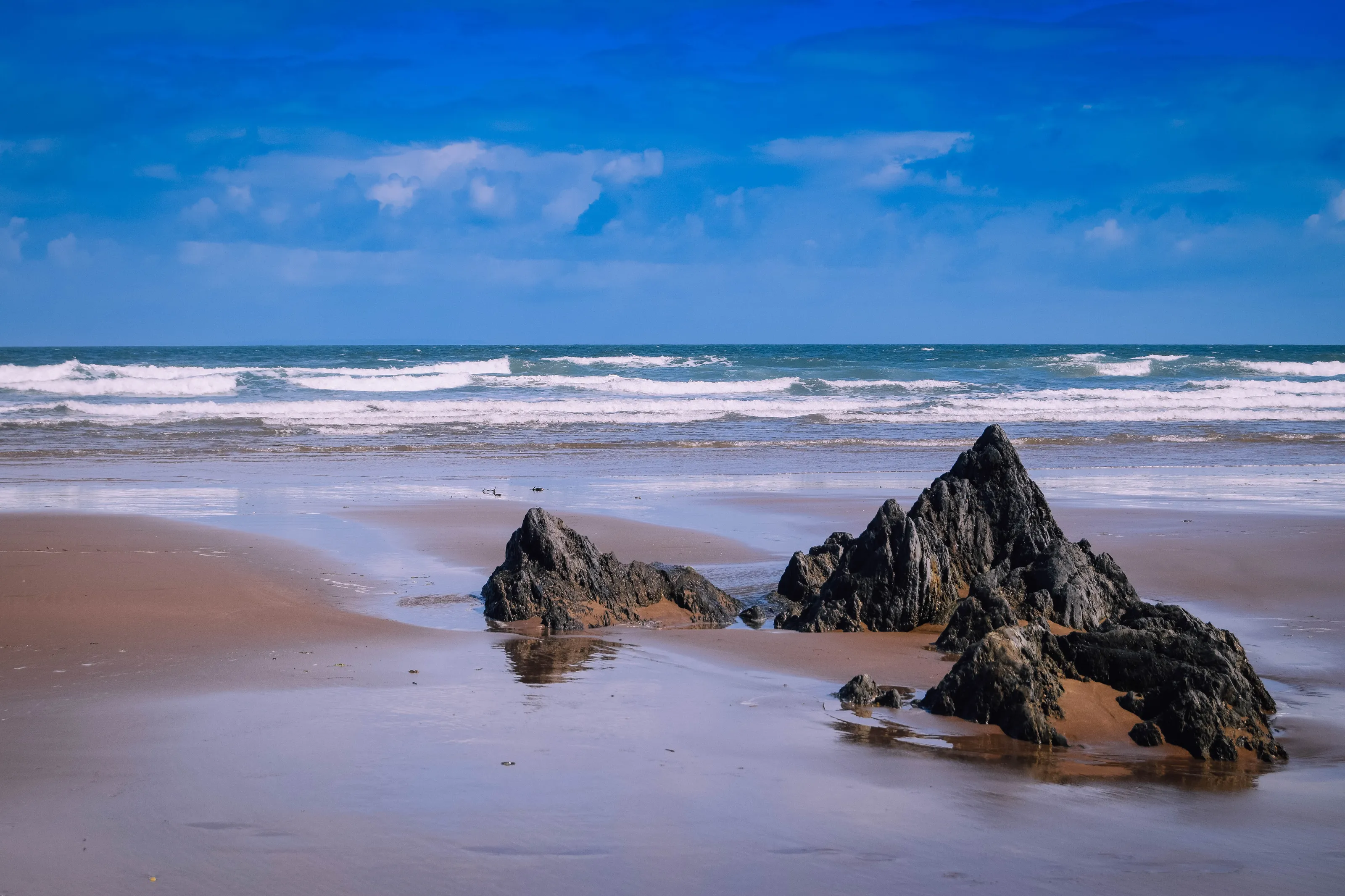 Relaxing walk along the beach at Woolacombe