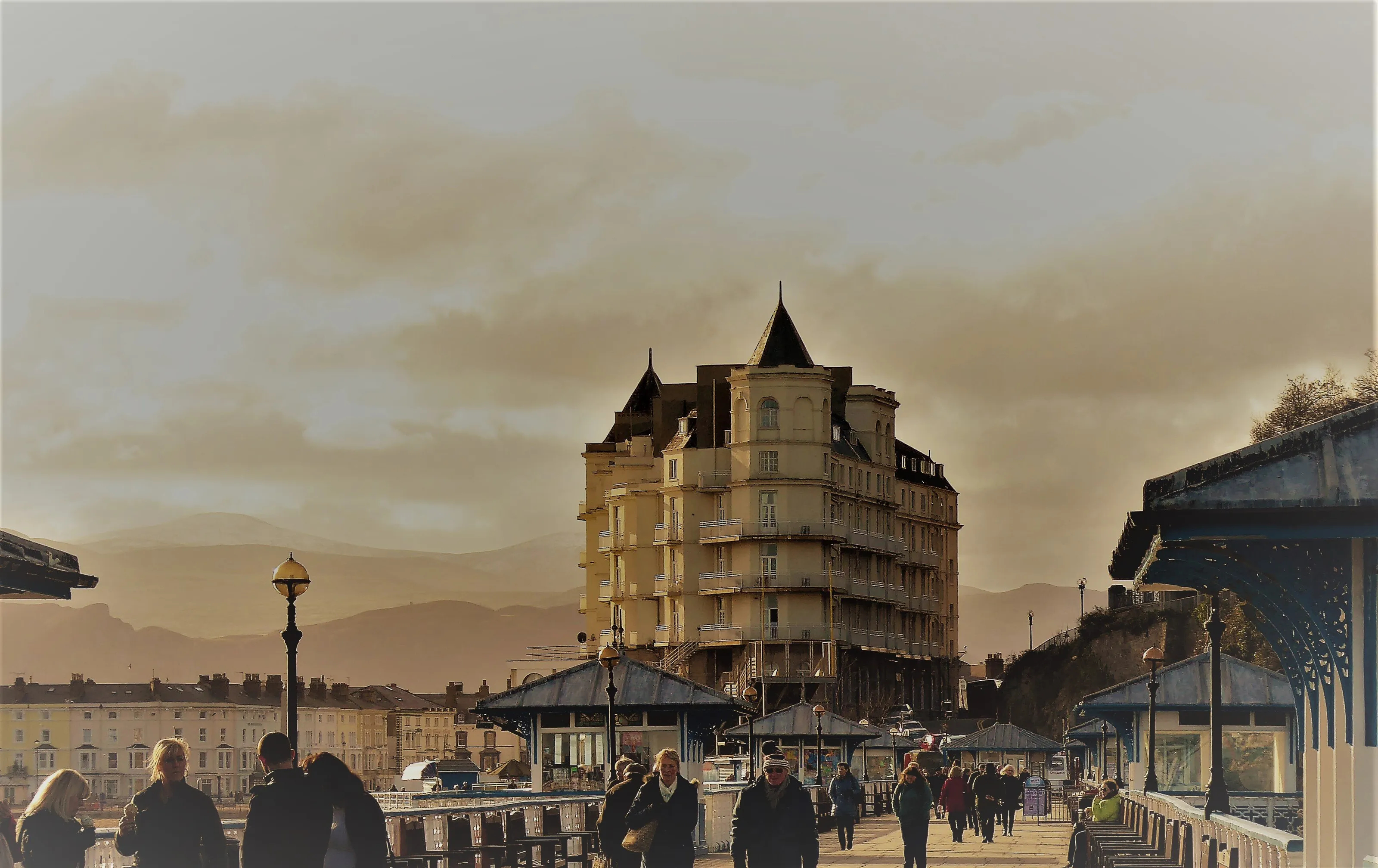 Hotel set against Snowdonia