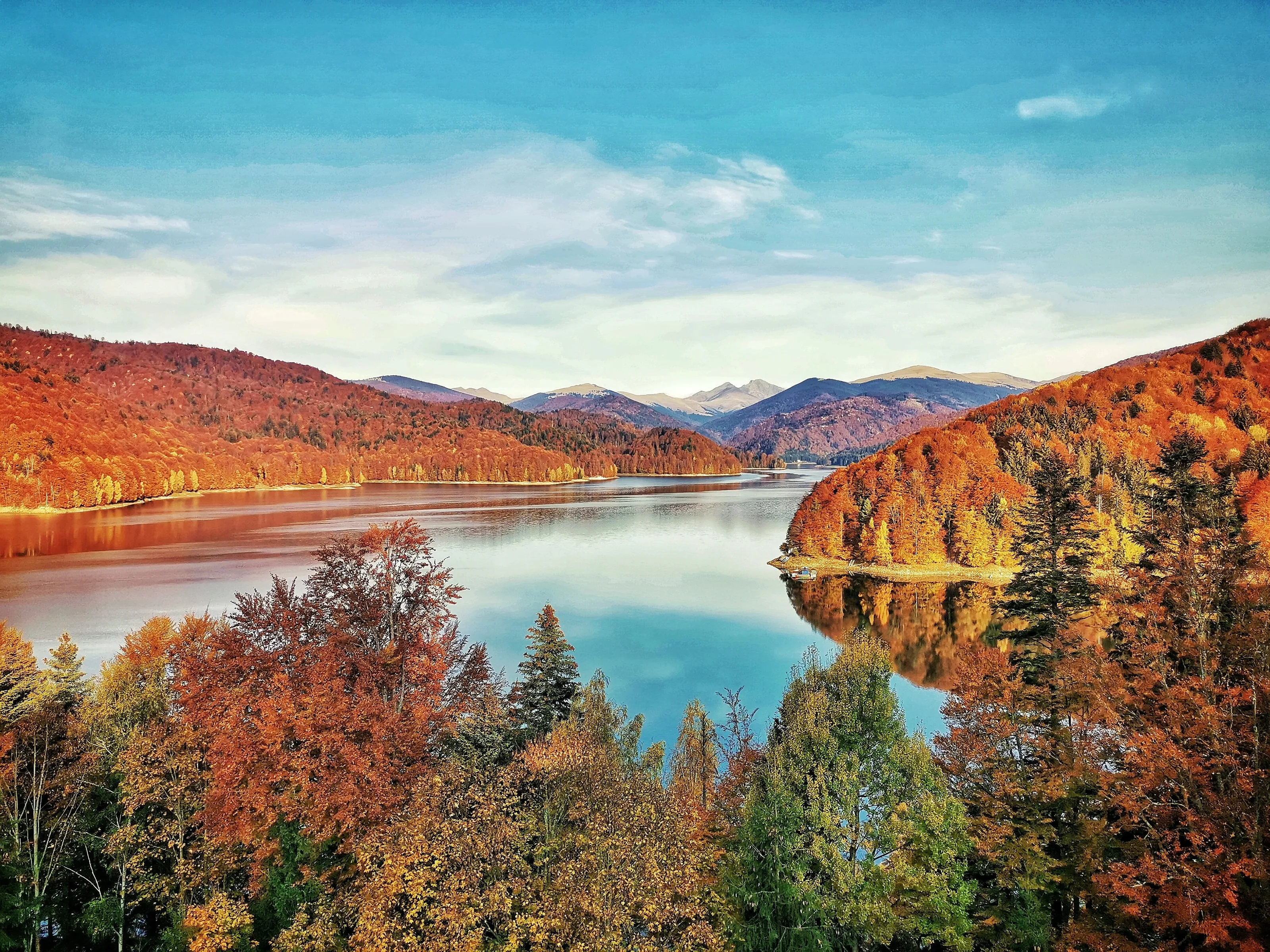 Postcards from Romania - Autumn scene at Vidraru Lake