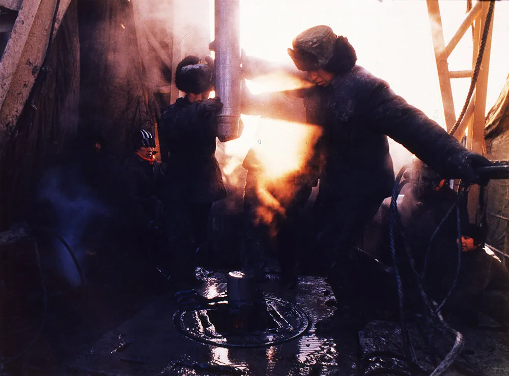 石油汉子组歌 - Oil workers 1