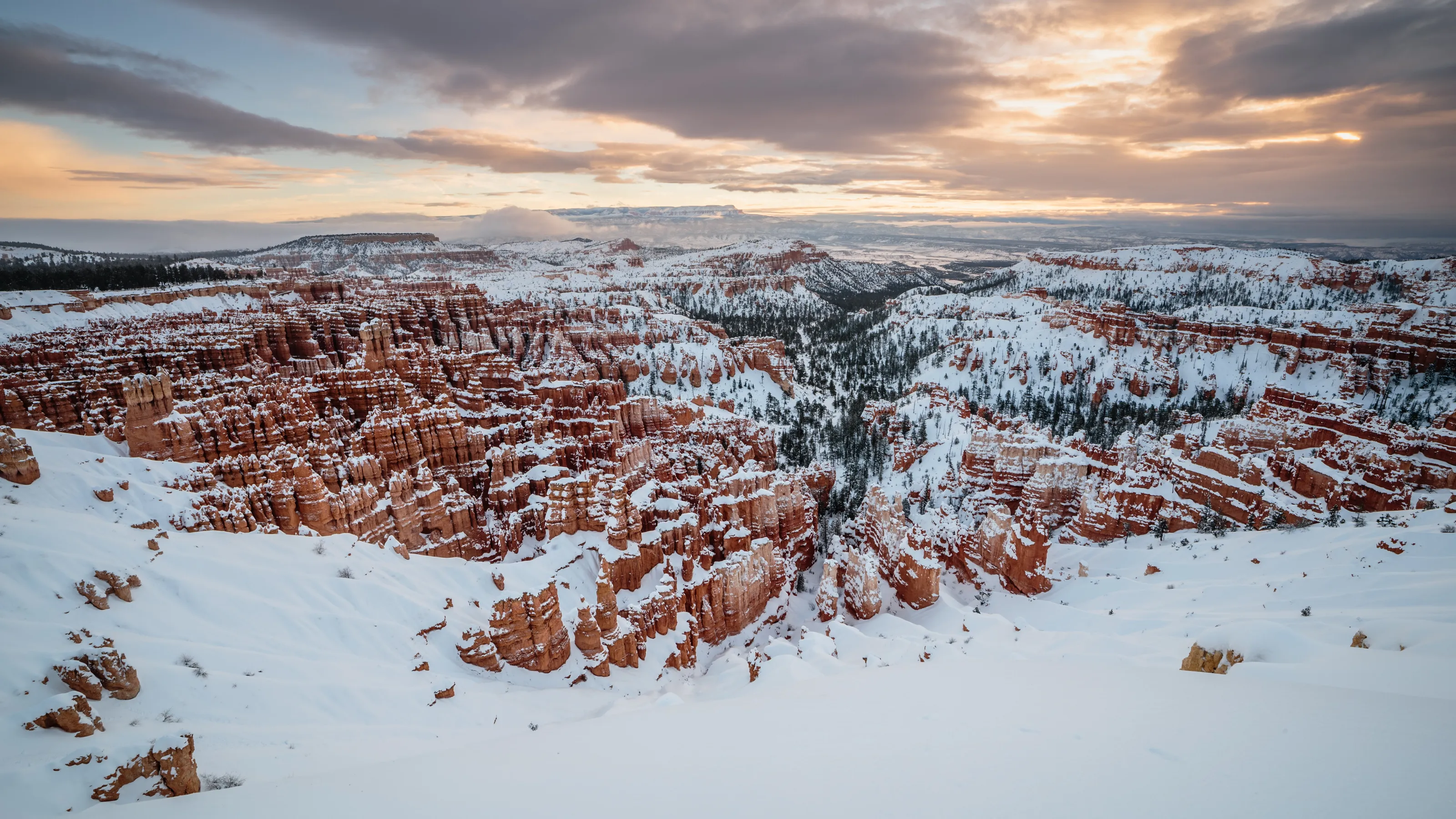 Sunrise in Bryce Canyon National Park