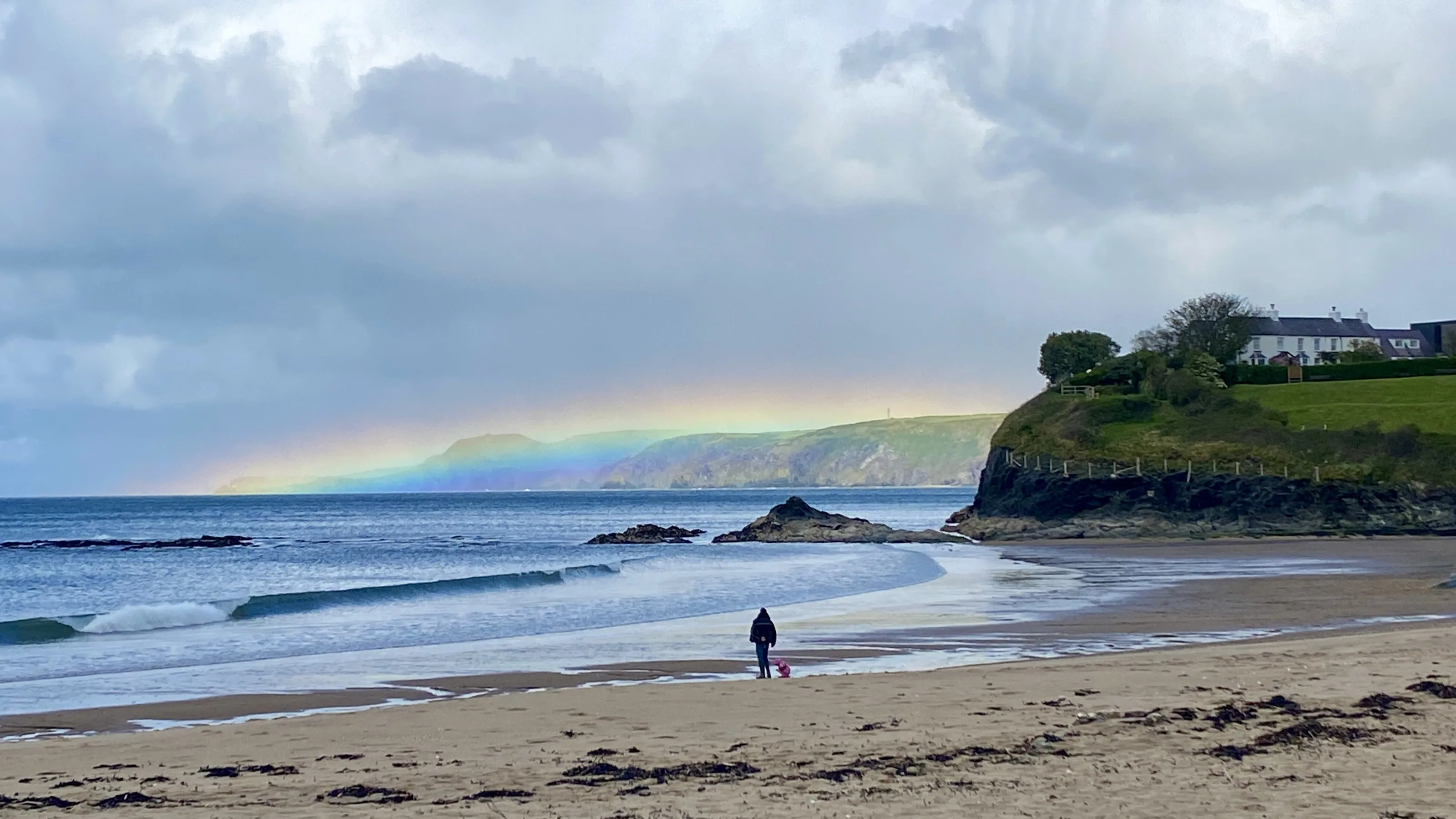 Fleeting Moments of a Flat Rainbow