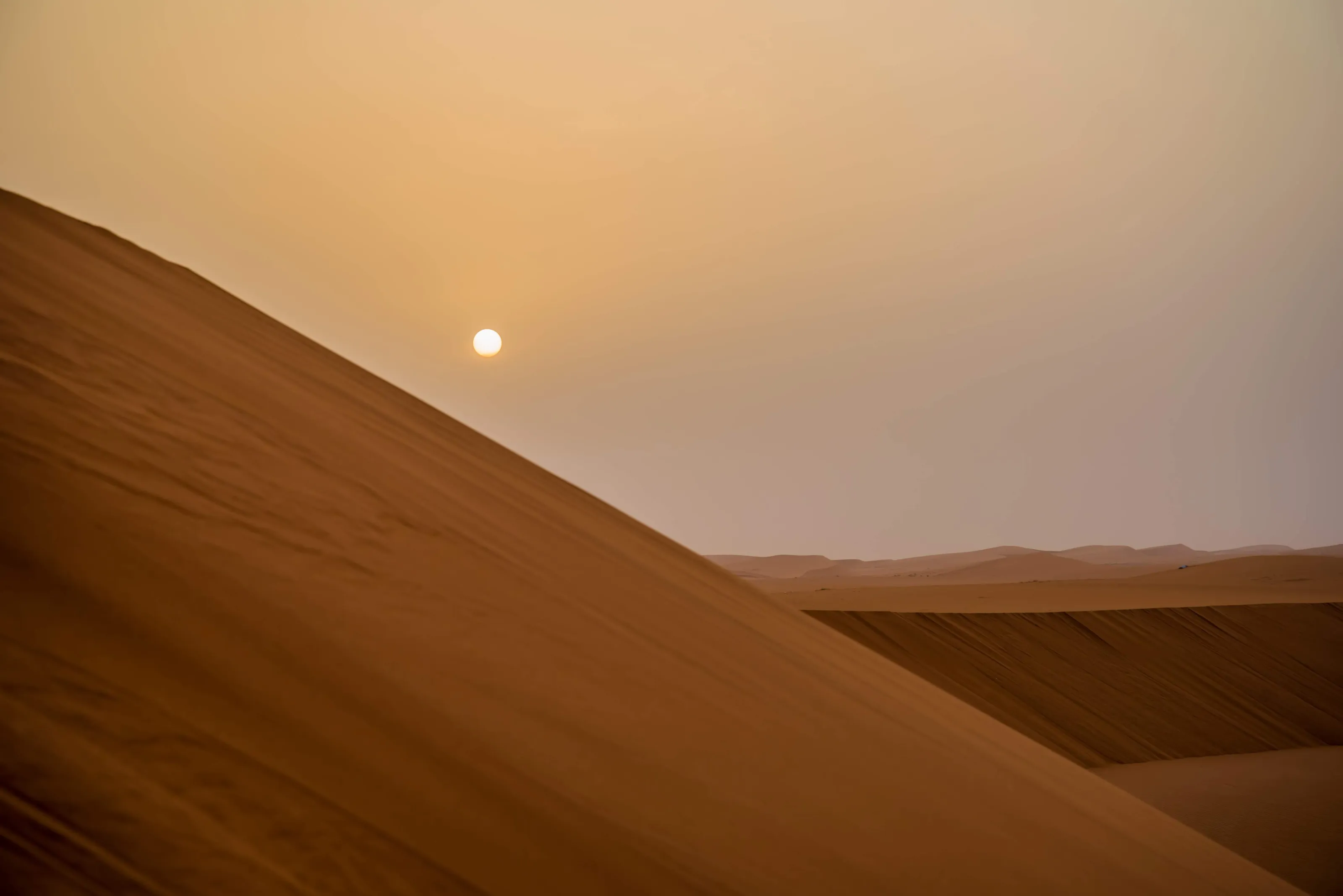 شروق الشمس صحراء الدهناء بالقرب من مدينة الرياض بالمملكة العربية السعودية