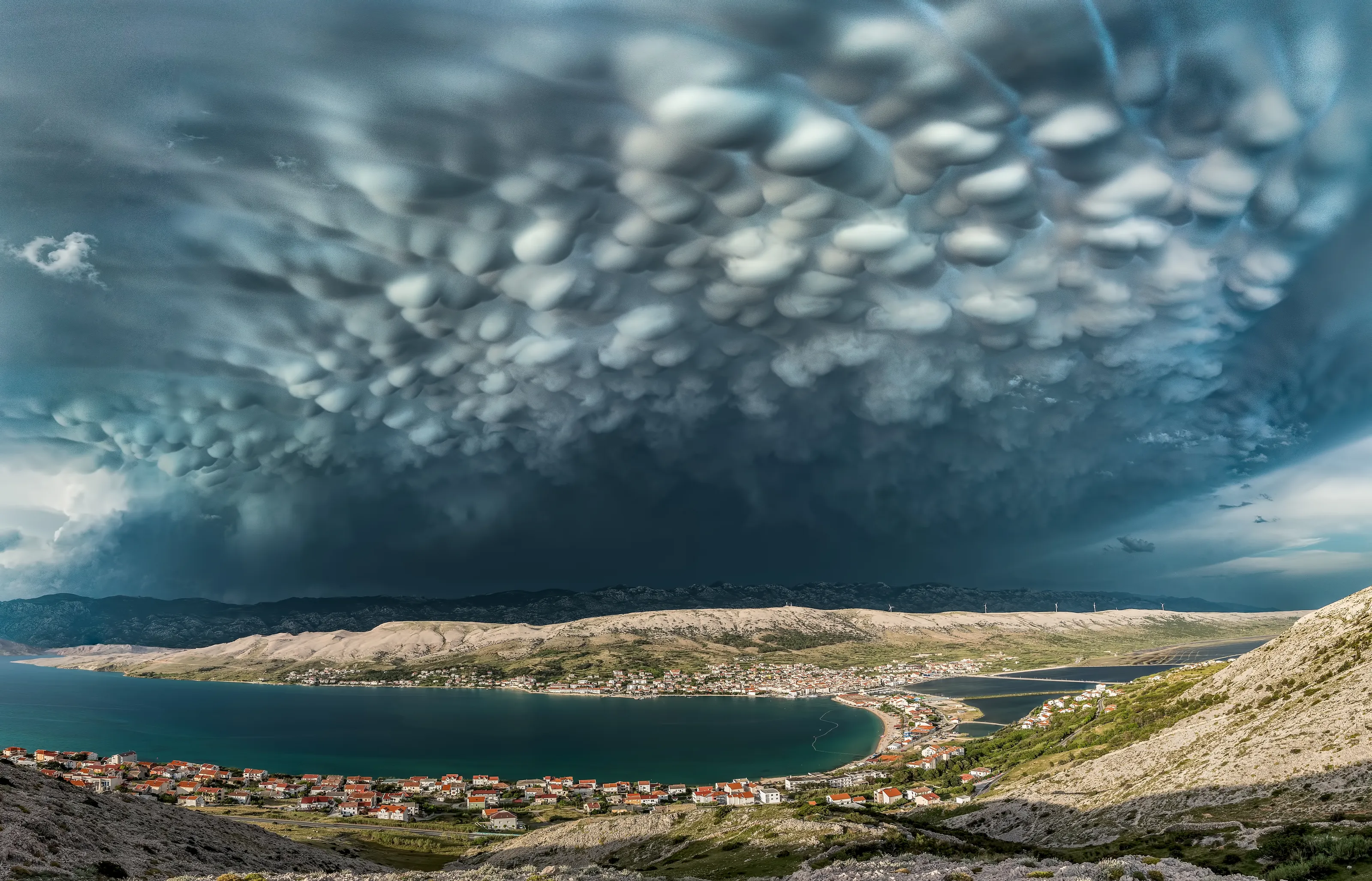 Mammatus clouds