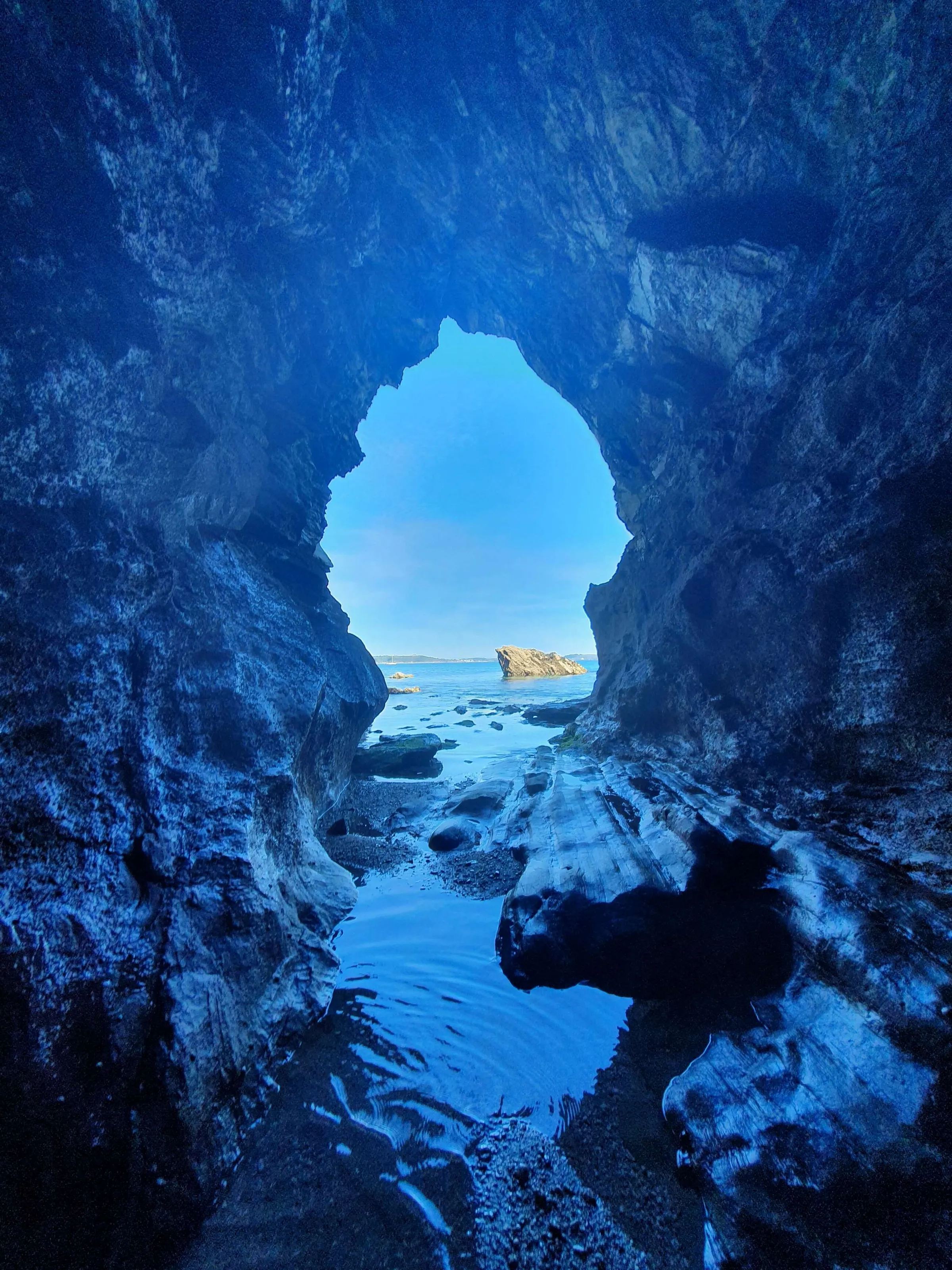 Cave to the sea