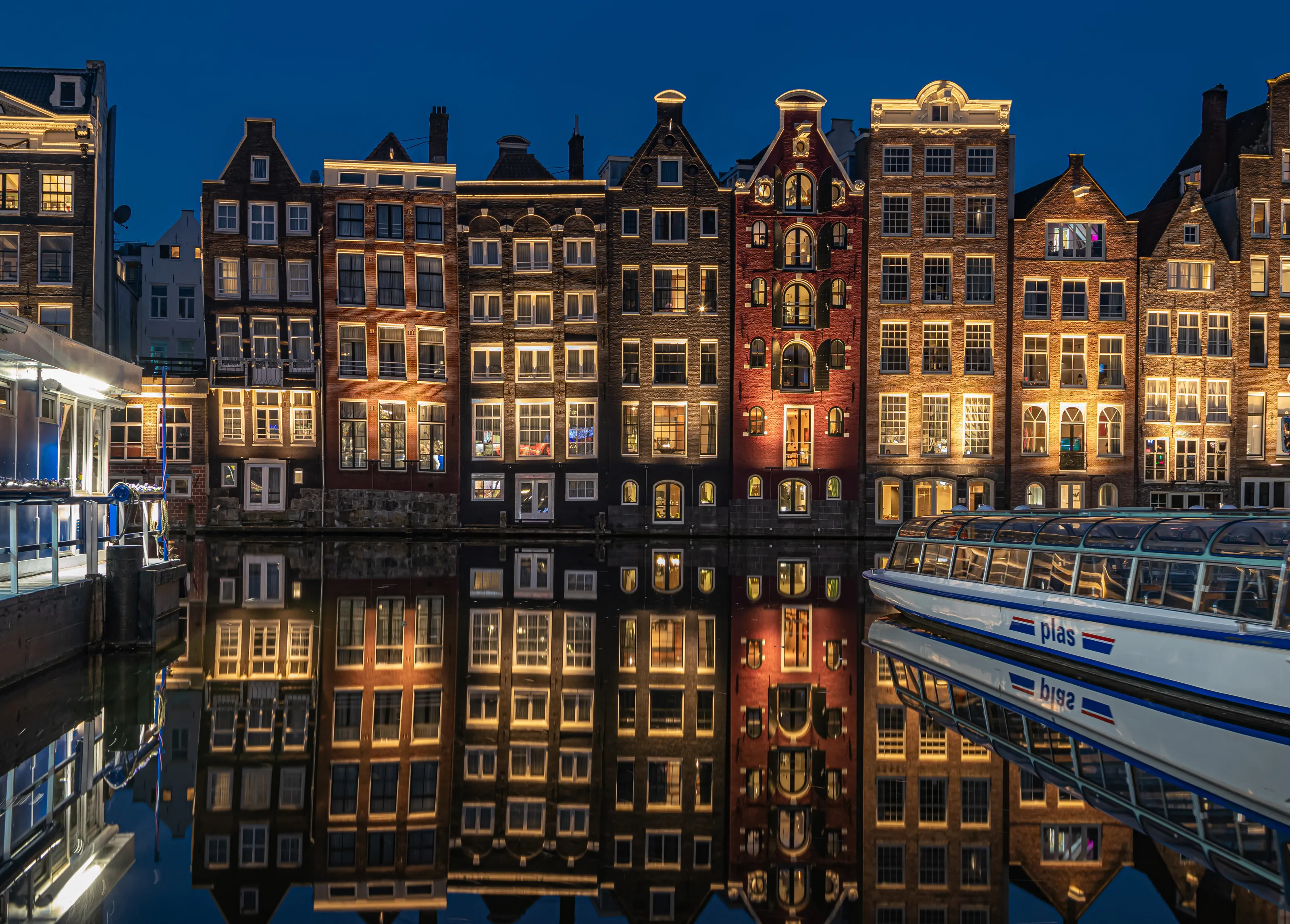 Amsterdam “Damrak” - Dancing Houses