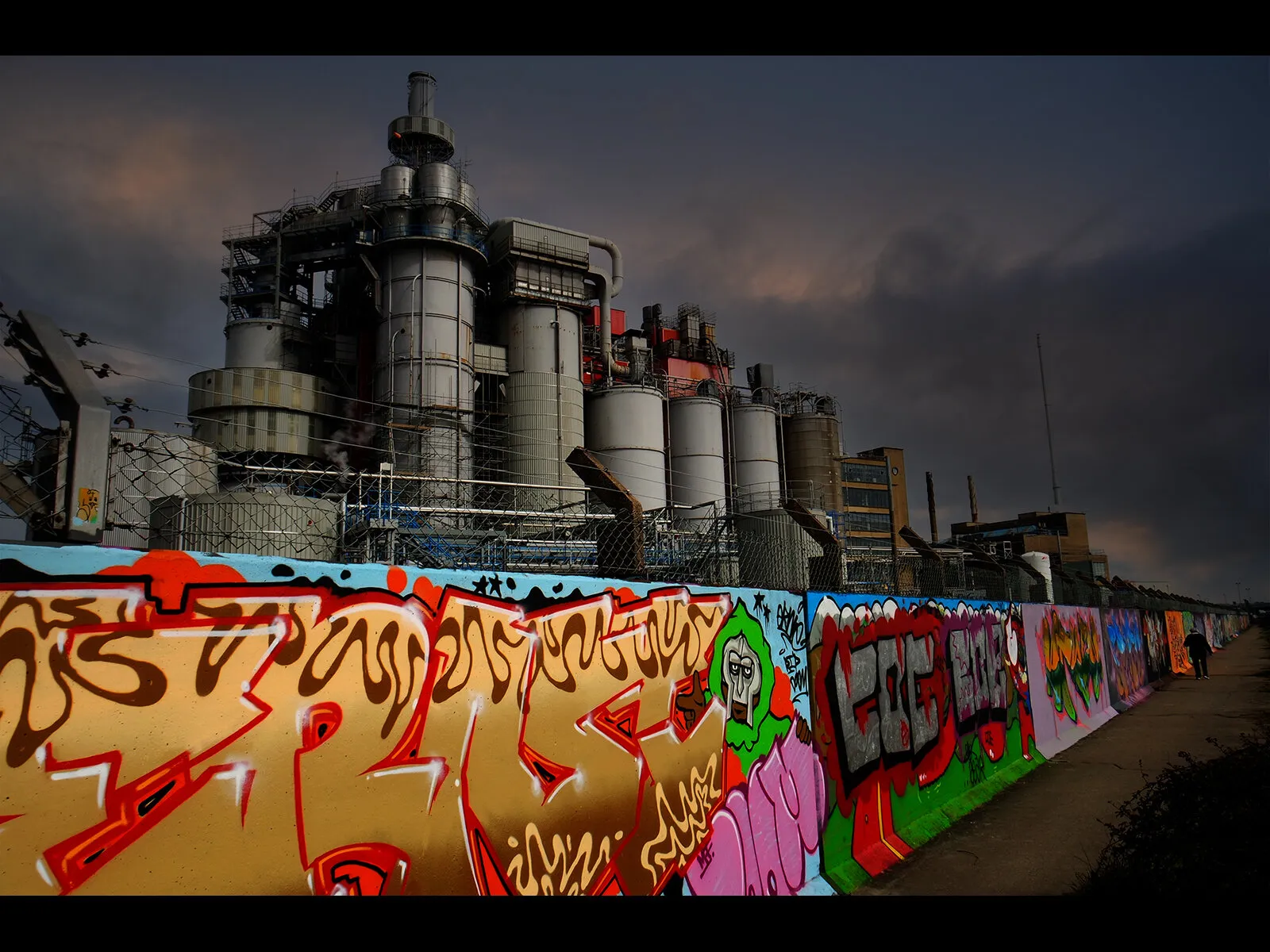 Boundary between industry and the Thames