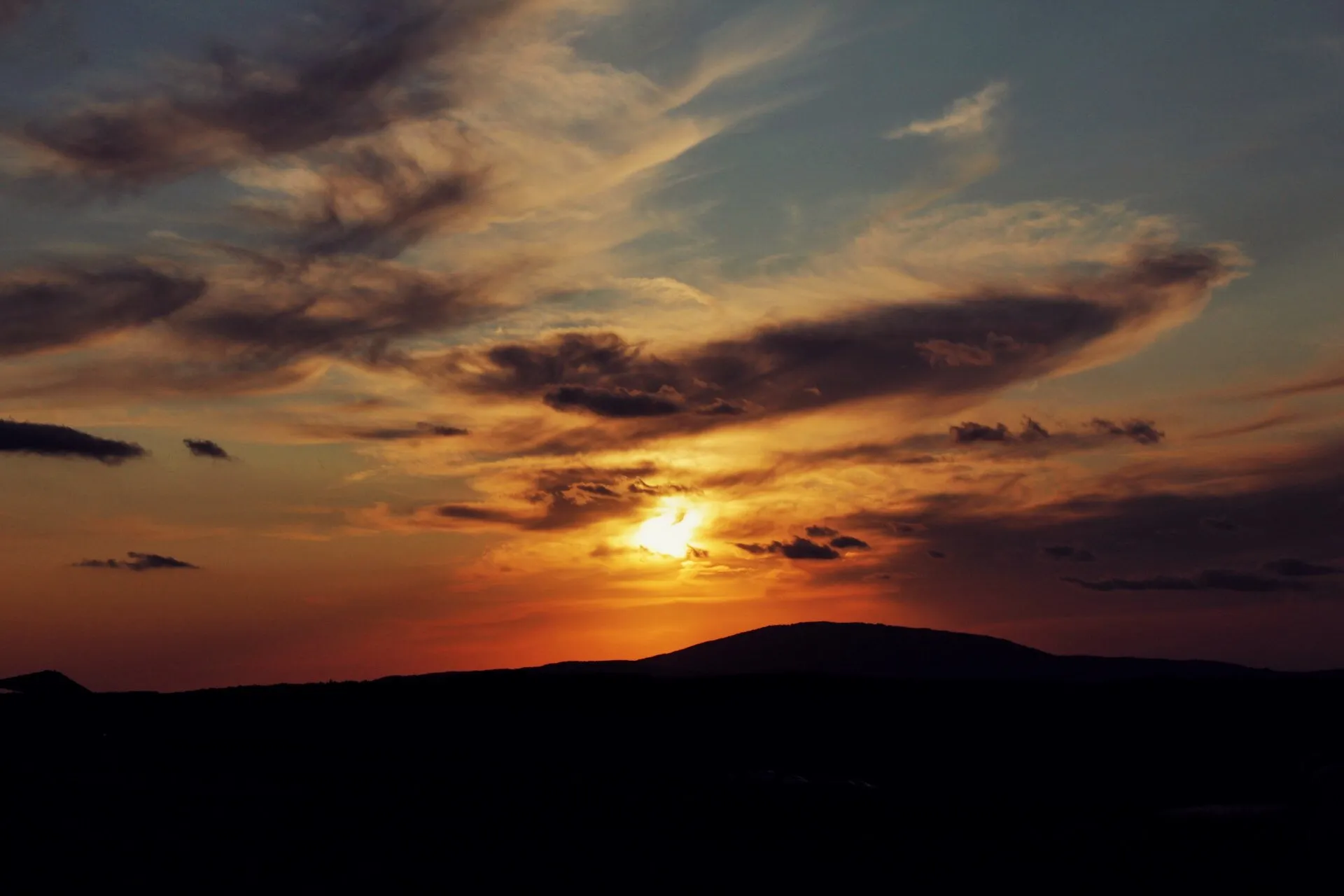 Escape in fire landscape