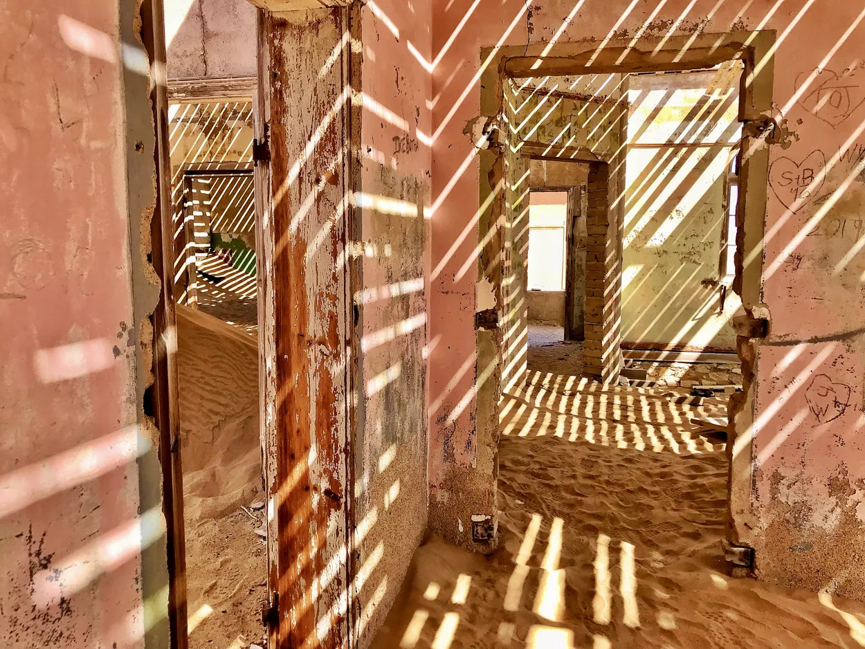 Kolmanskop - lights