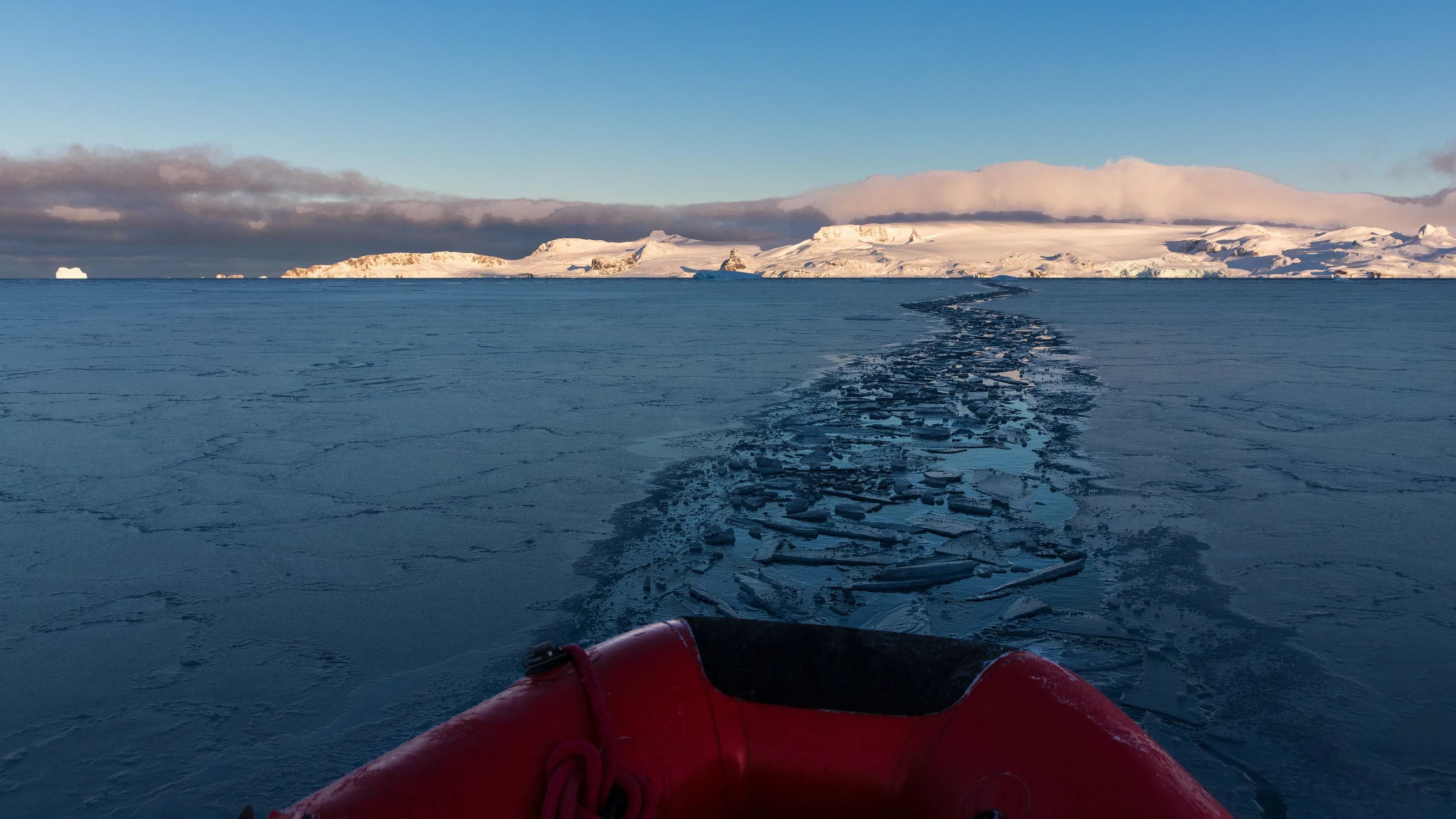 Working hours during Antarctic winter
