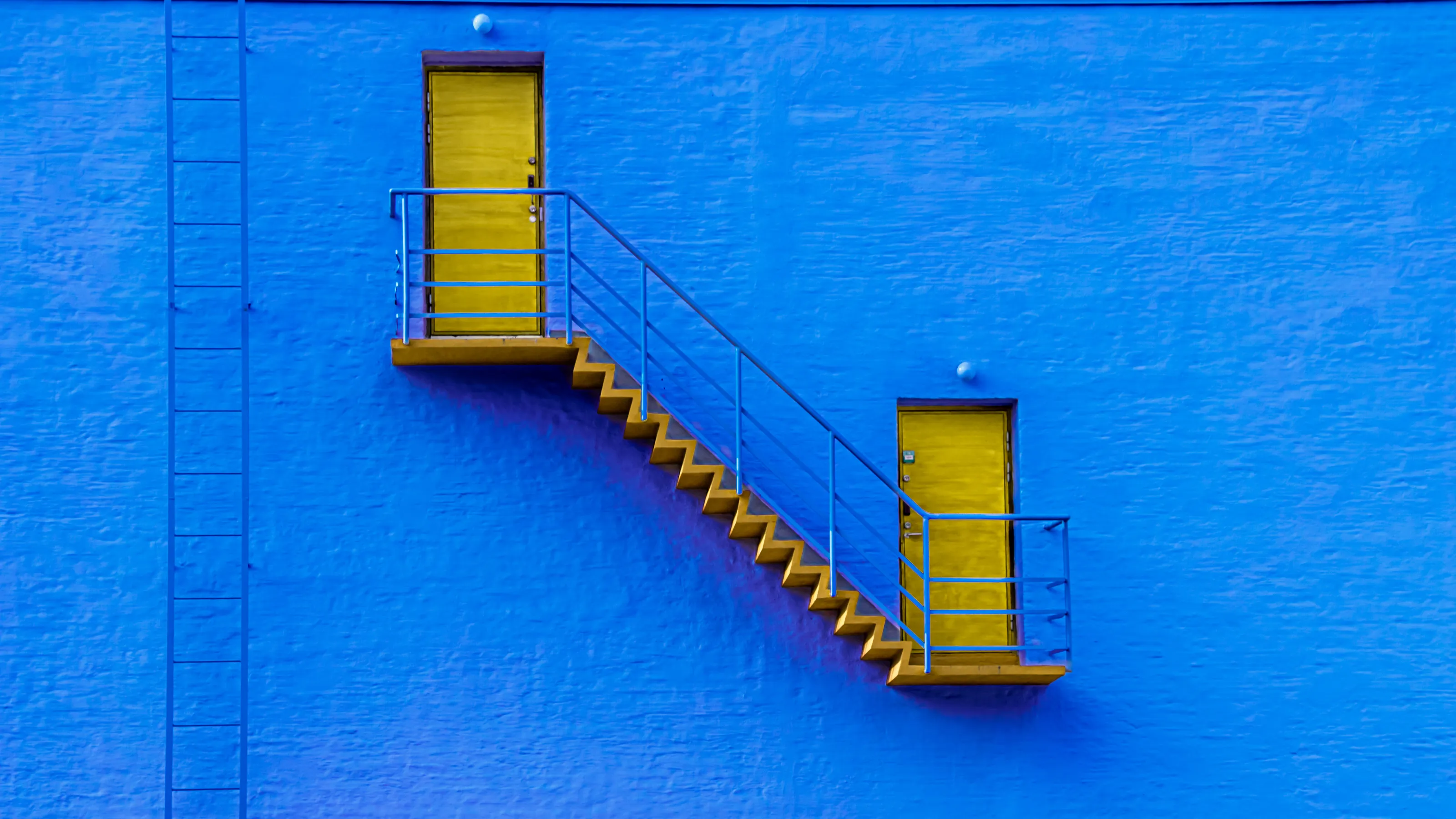 Blue and yellow - door to door