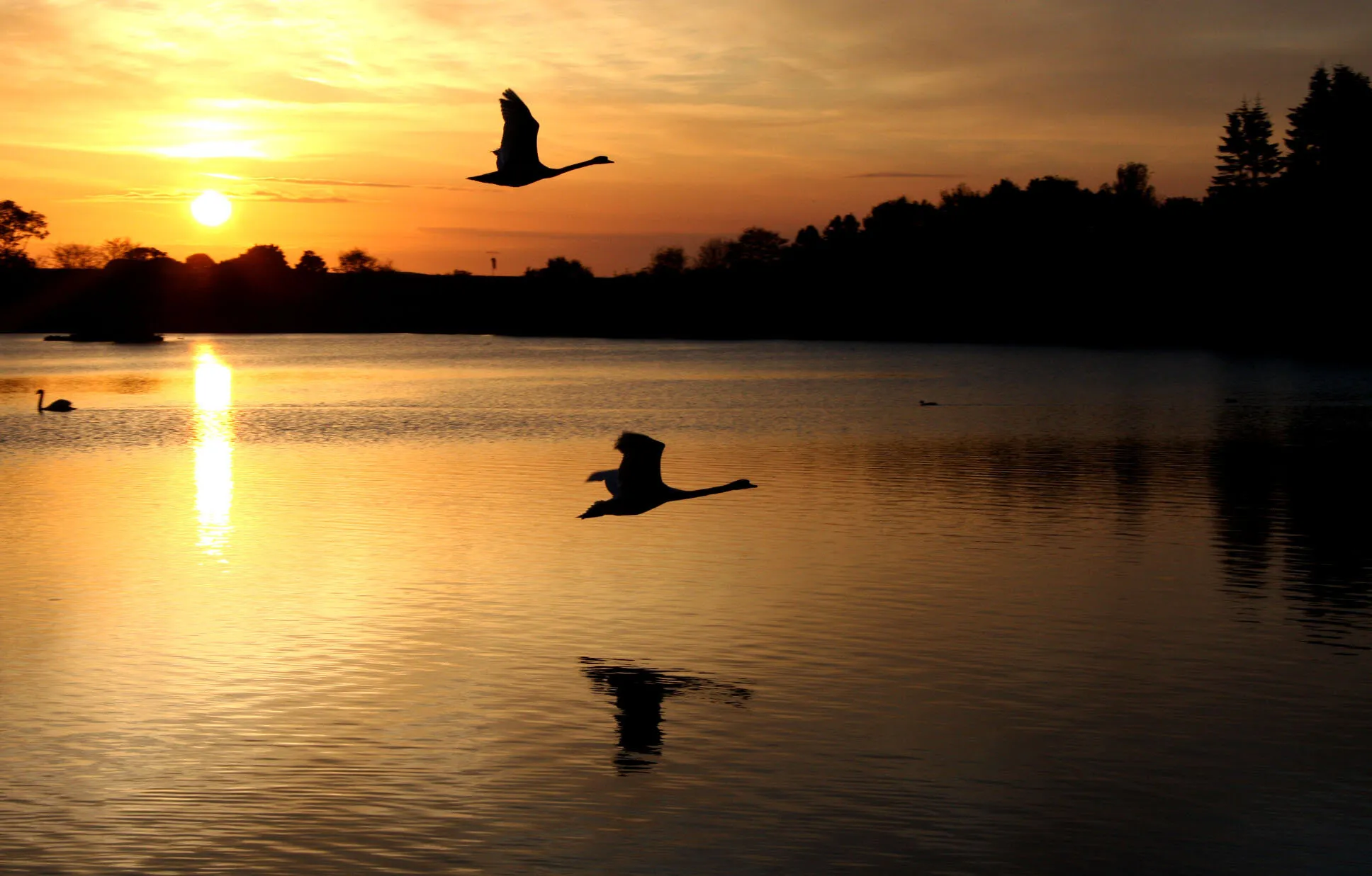 Sunrise at Yeadon Tarn