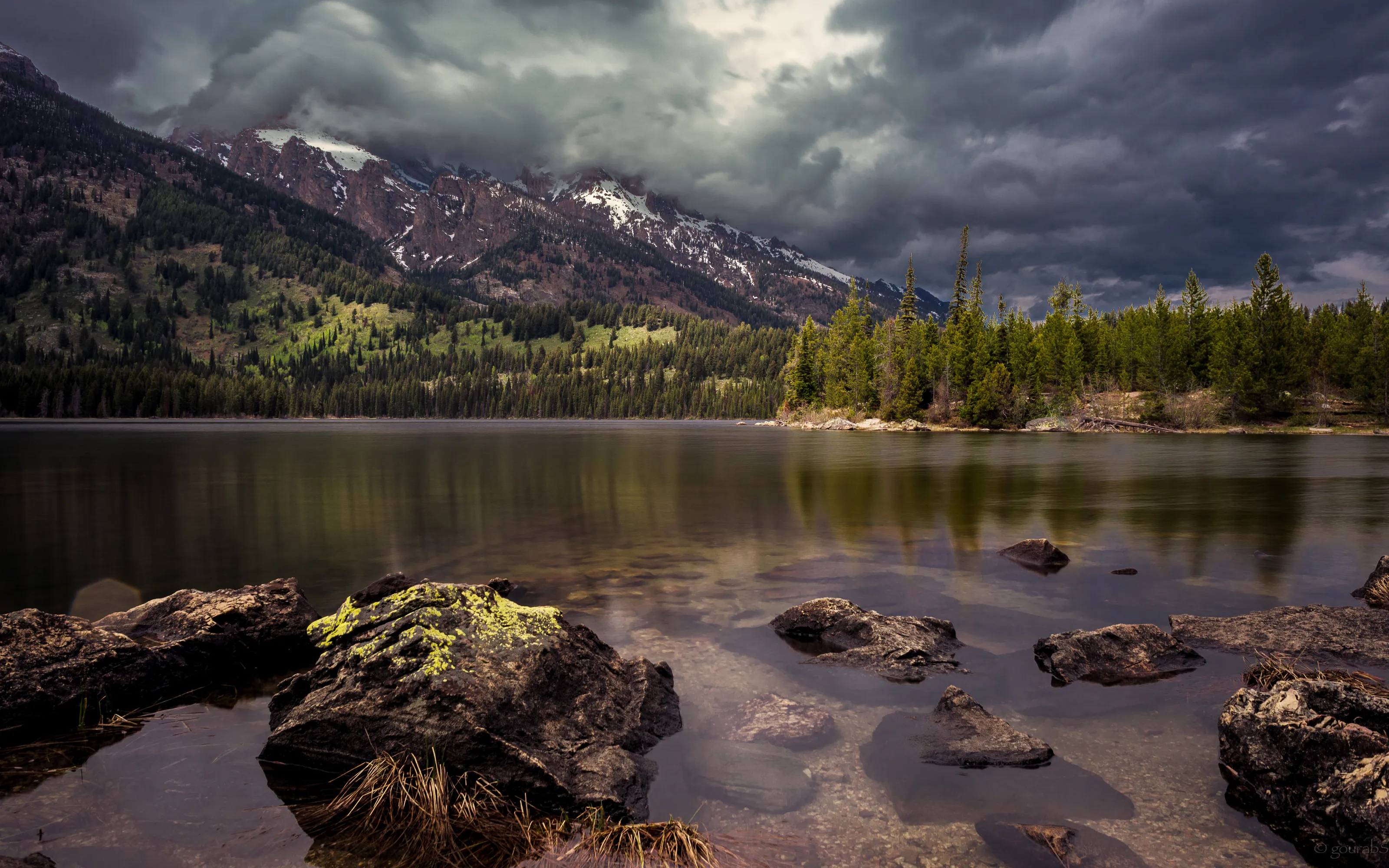 The storm sets in