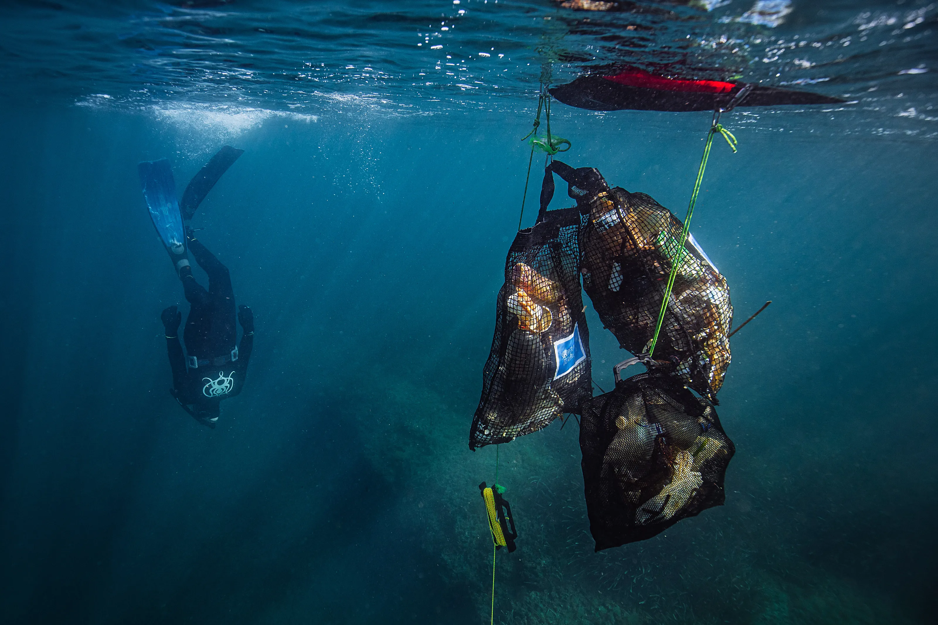 The Sea is not a trash bin!