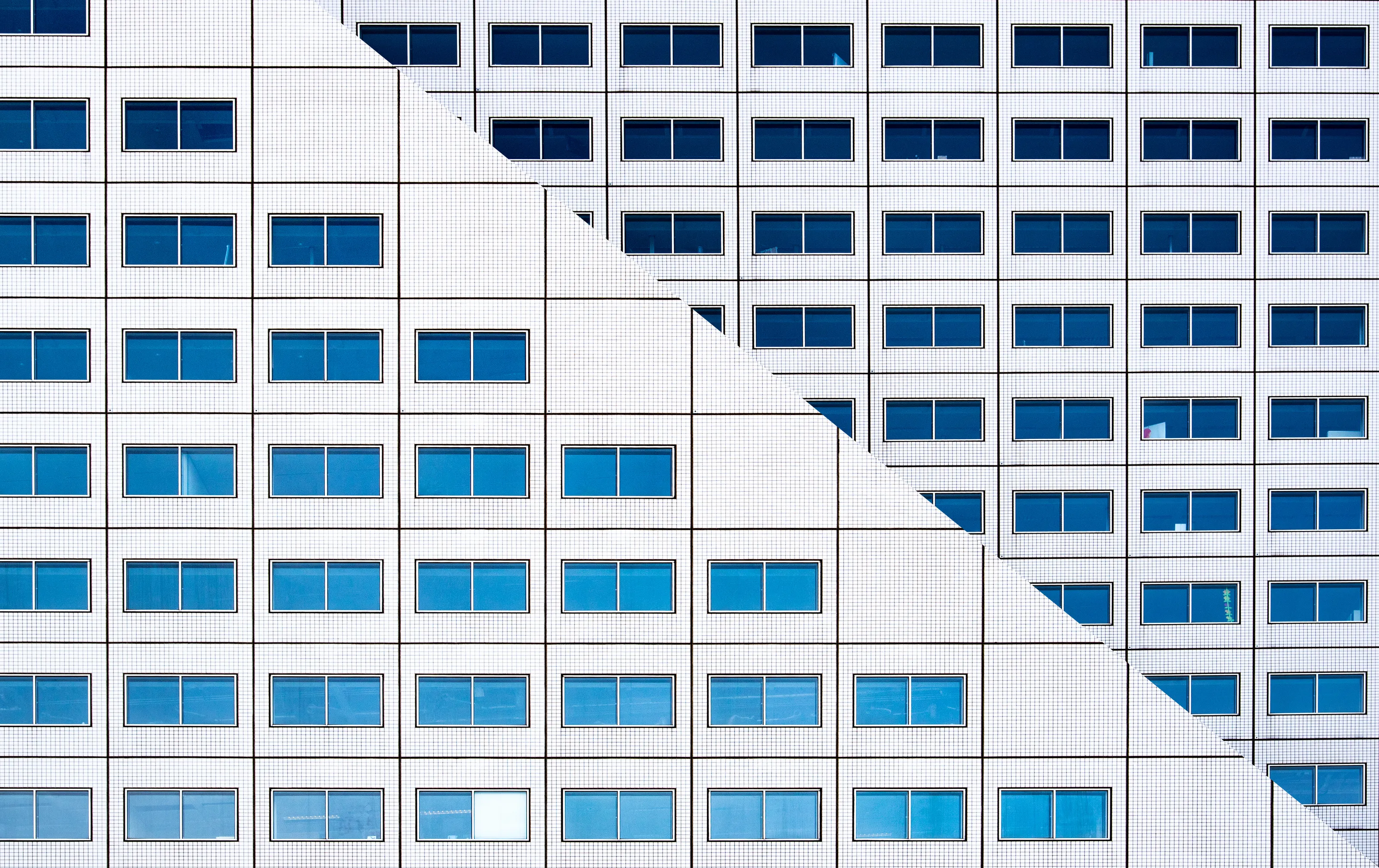 Diagonal facade