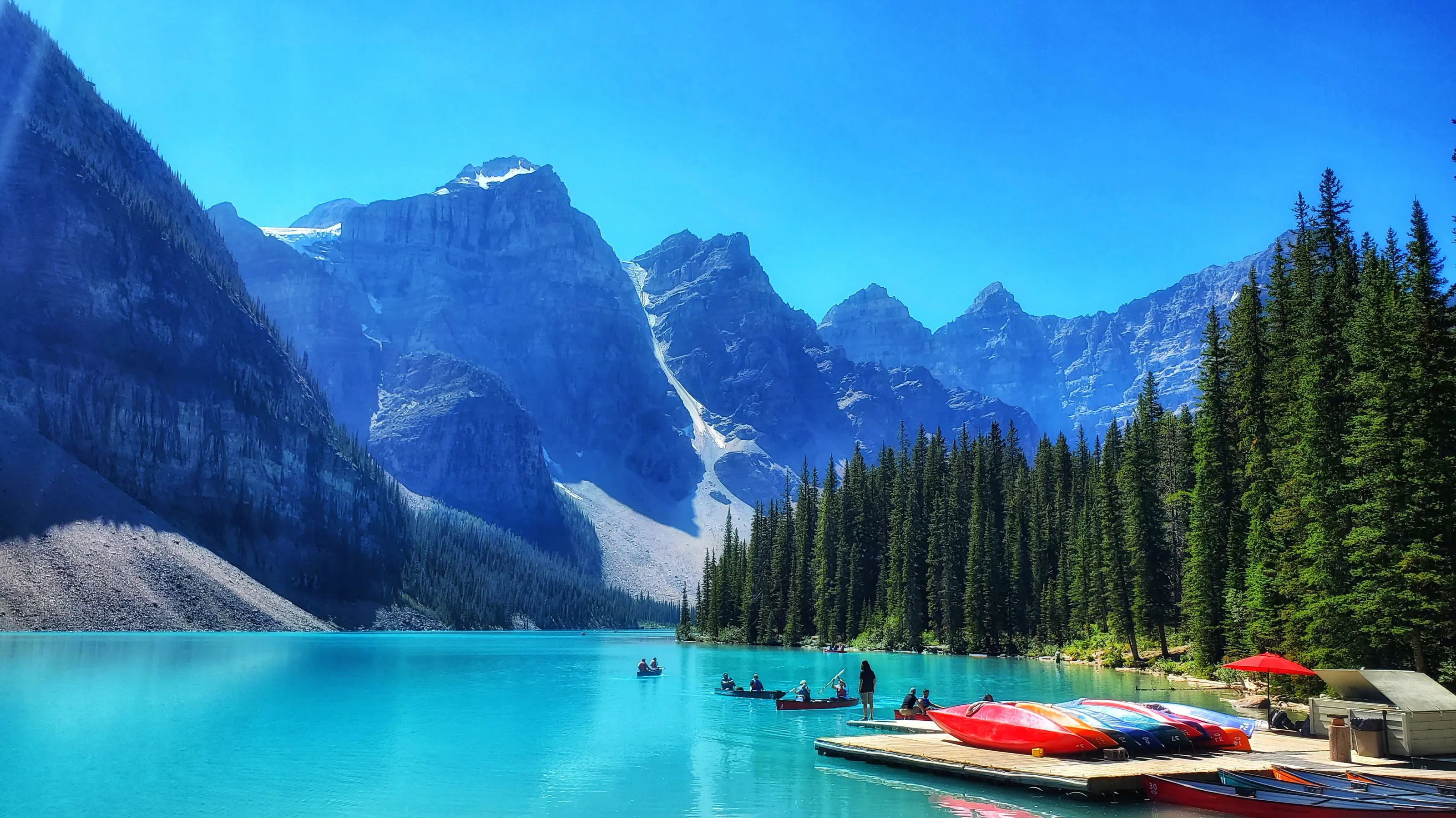 A beautiful combination, mountains and water
