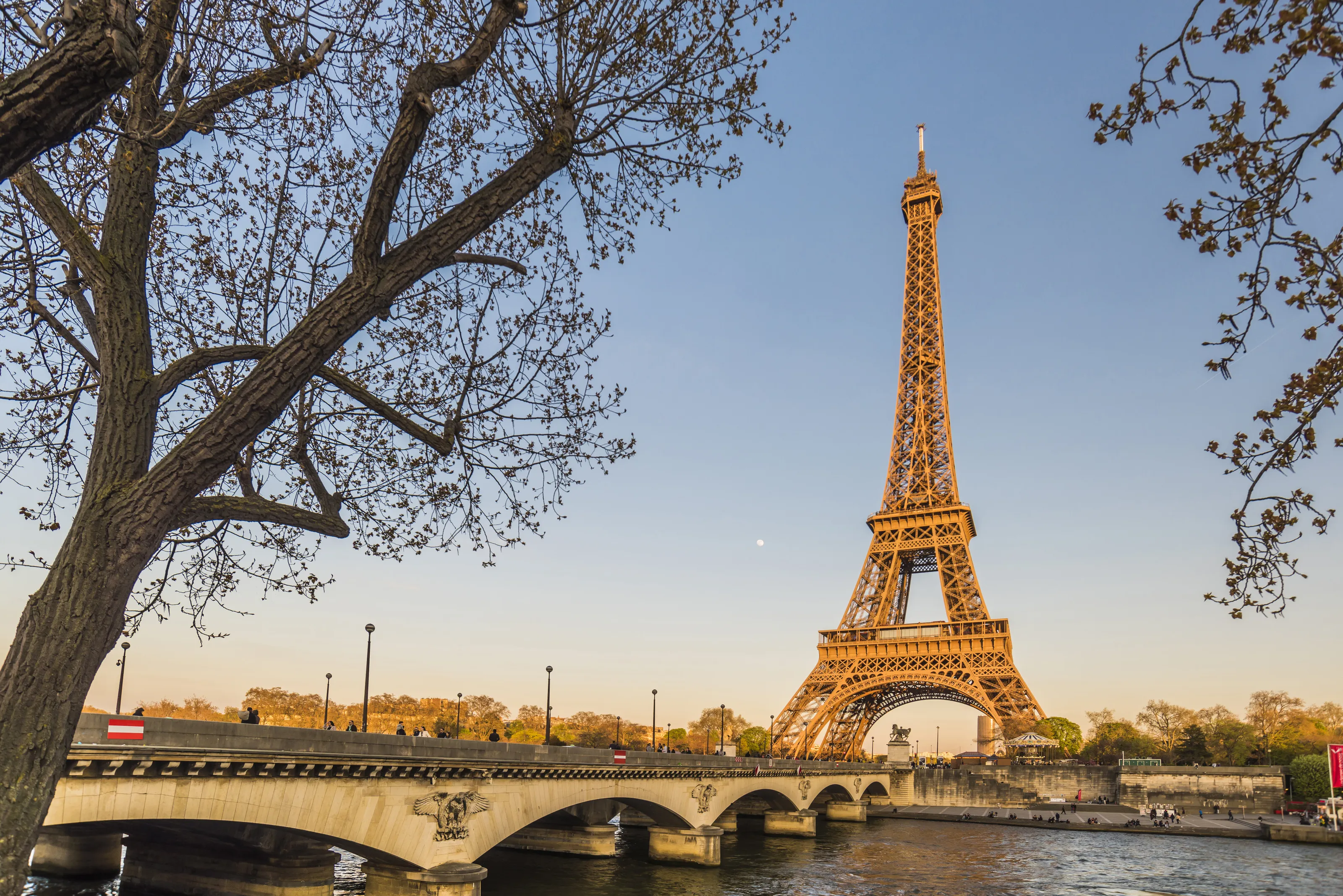 eiffel tower at sunset