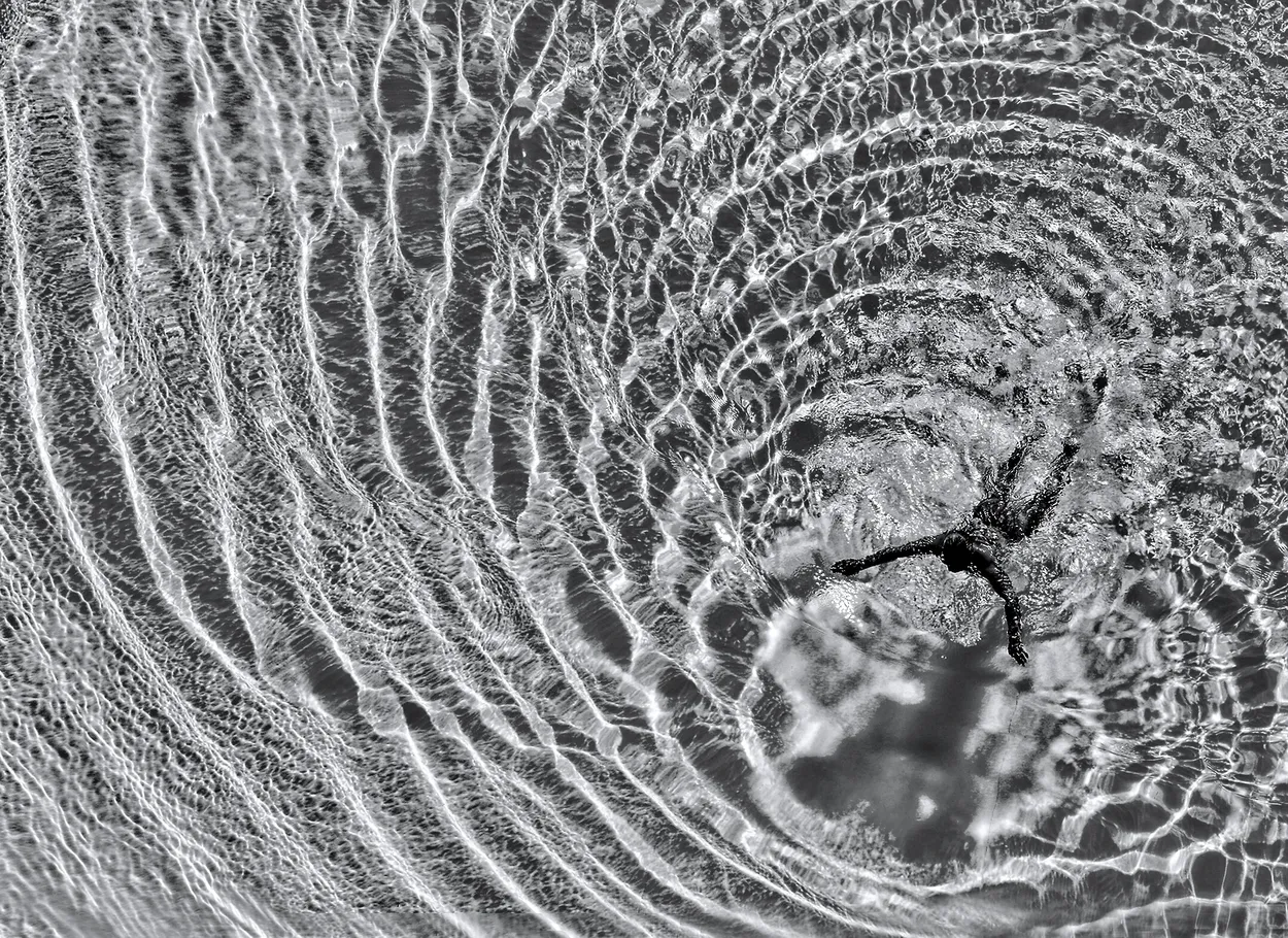 Whirl pool (black-and-white)