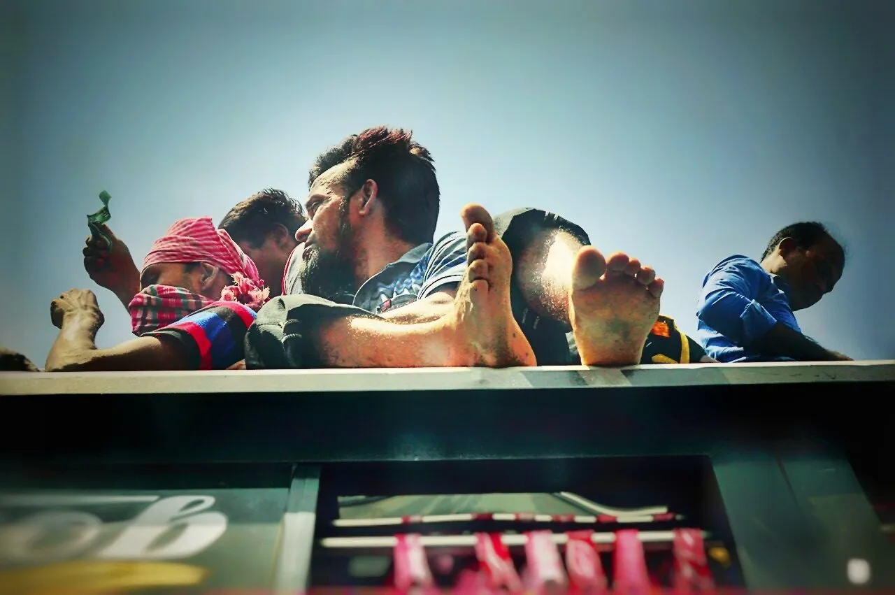 Travel on roof of Bus