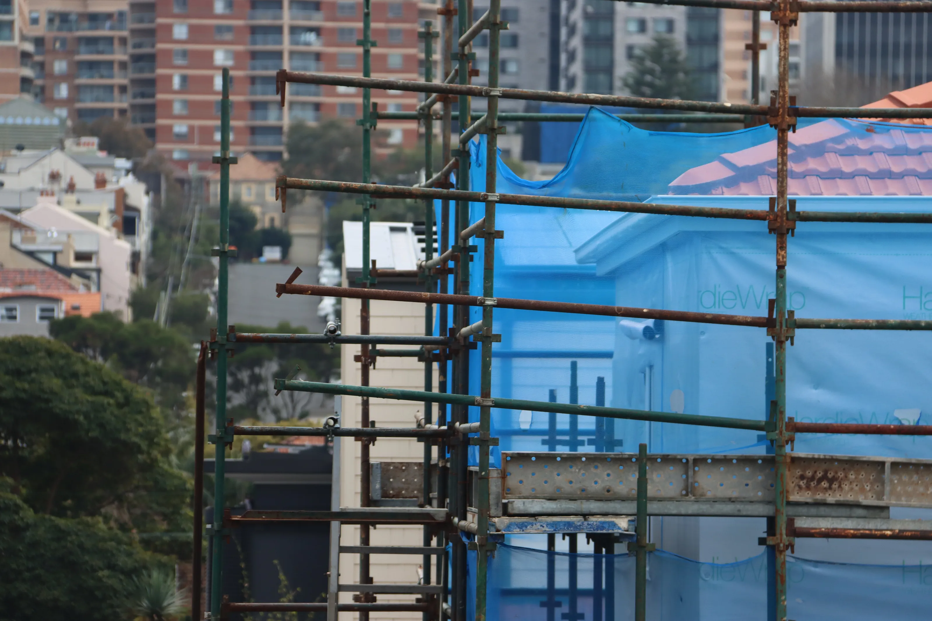 Scaffolding in the Junction