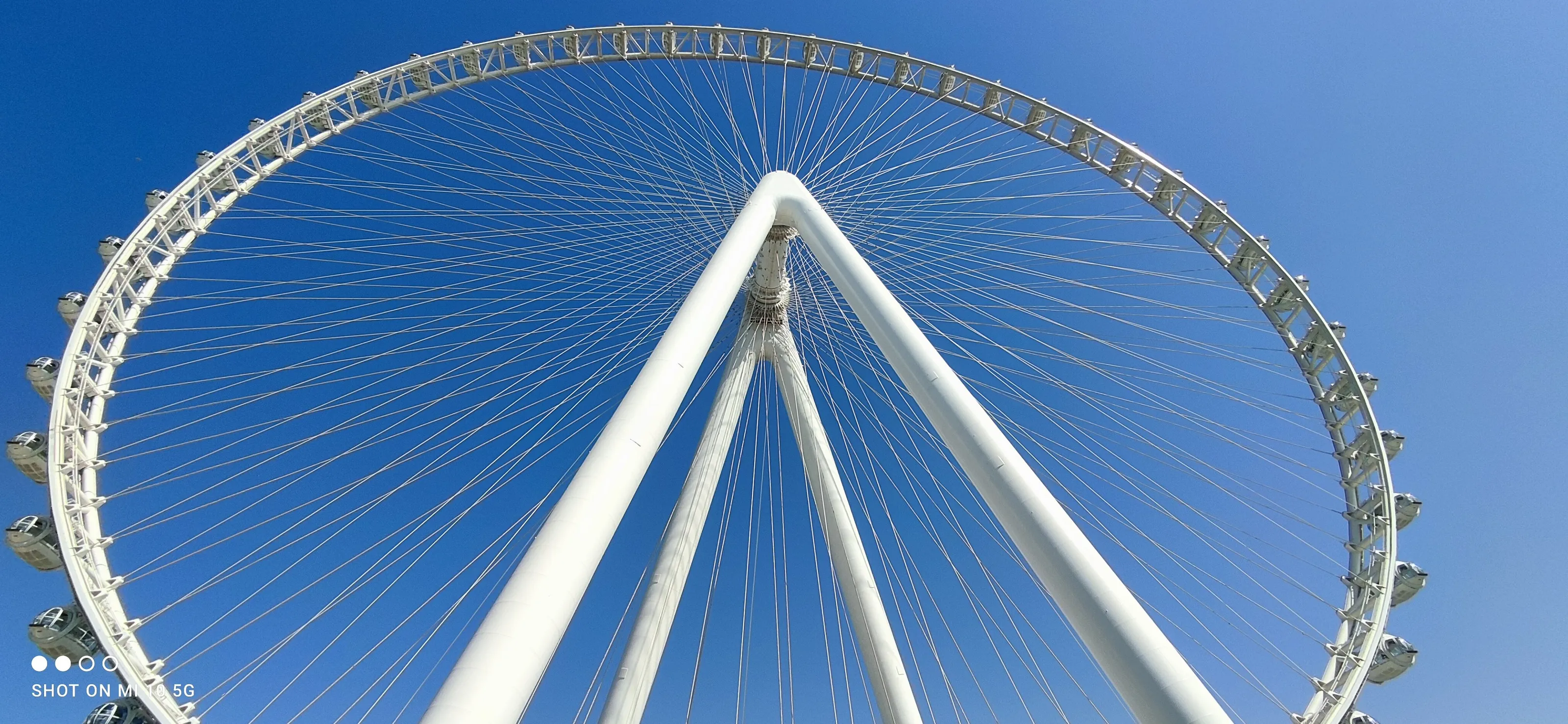 DUBAI WHEEL FROM DOWN