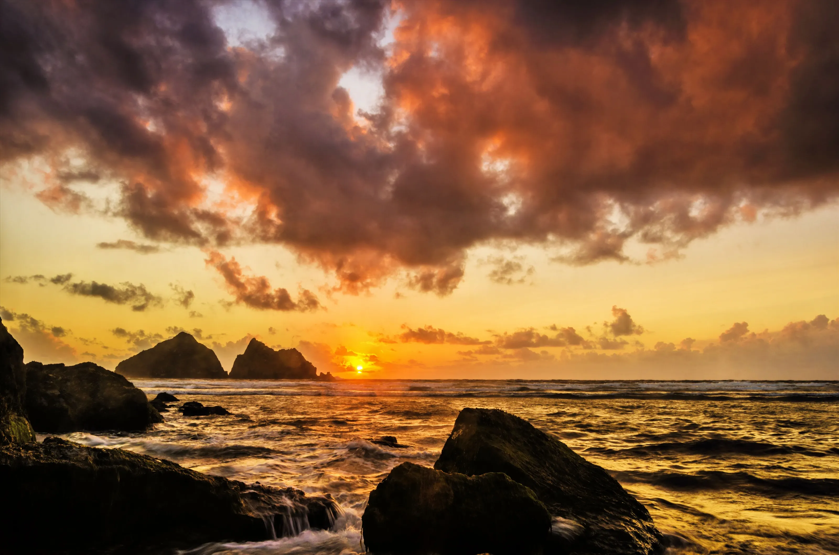 Holywell Bay