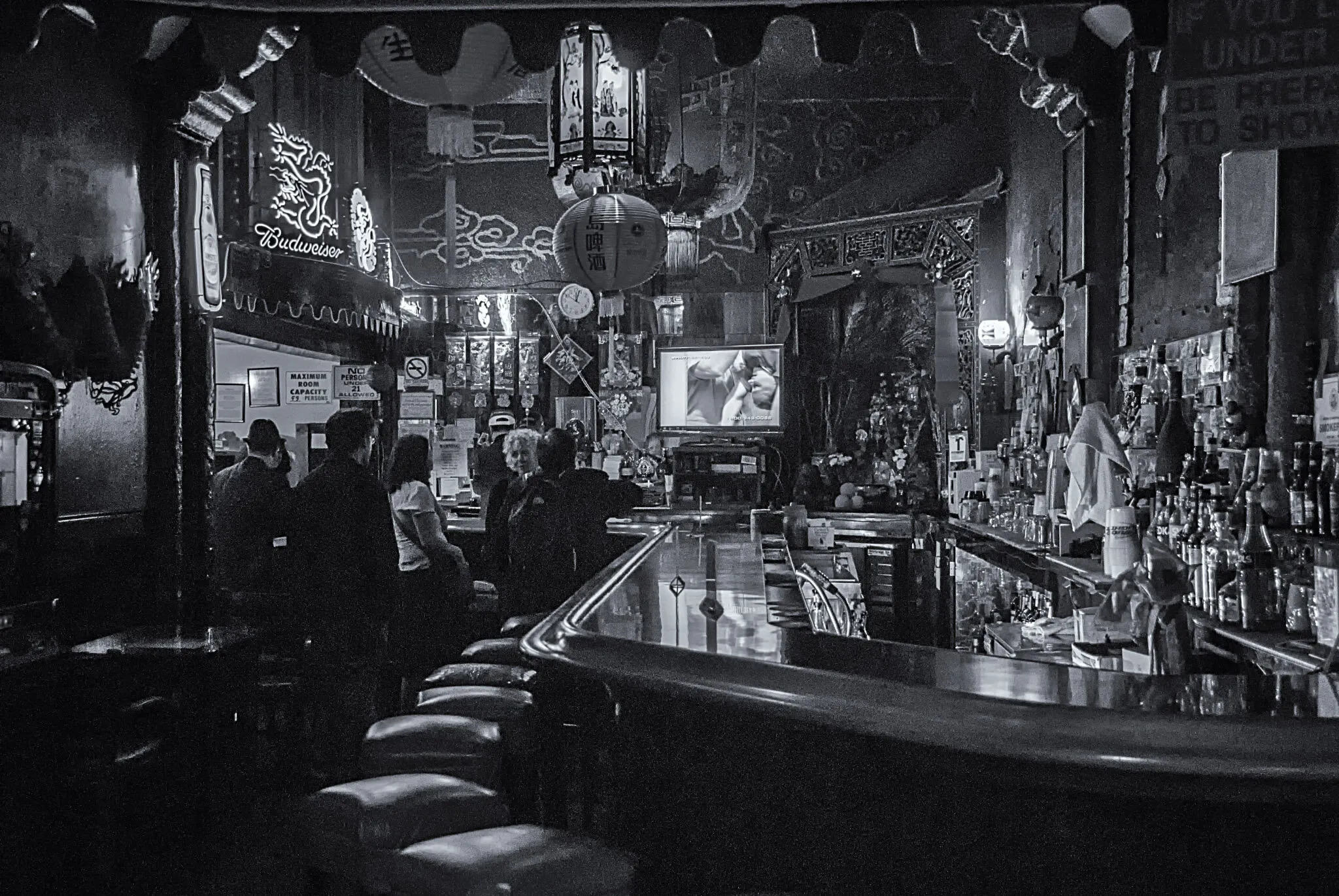 Li Po Bar at Midnight