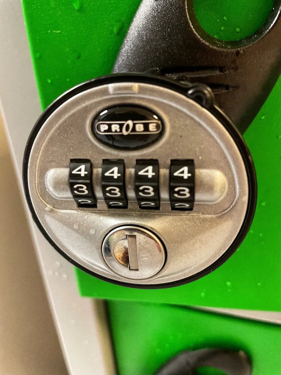 Entry 21976003